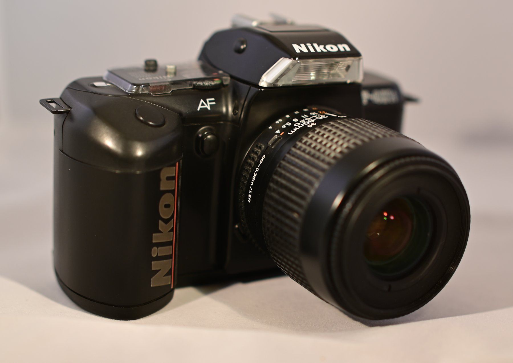 Nikon Kamera: Nikon F-401s mit Objektiv – Gebraucht aus Uster von Stoessda