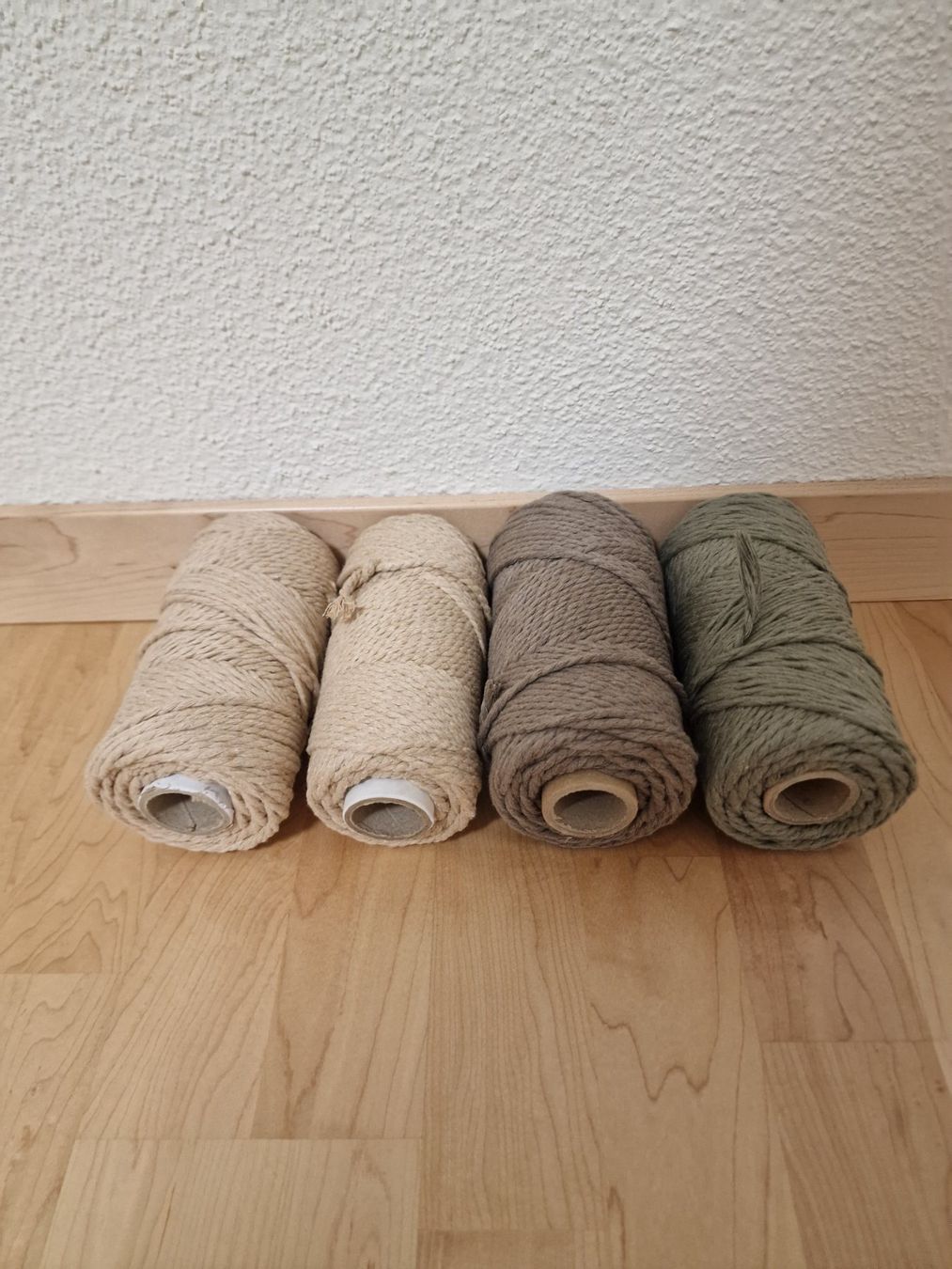 Kordeln & Faden: Makramee Garn Set 4 Rollen – Neu (gemäss Beschreibung) aus Baar von romesds88