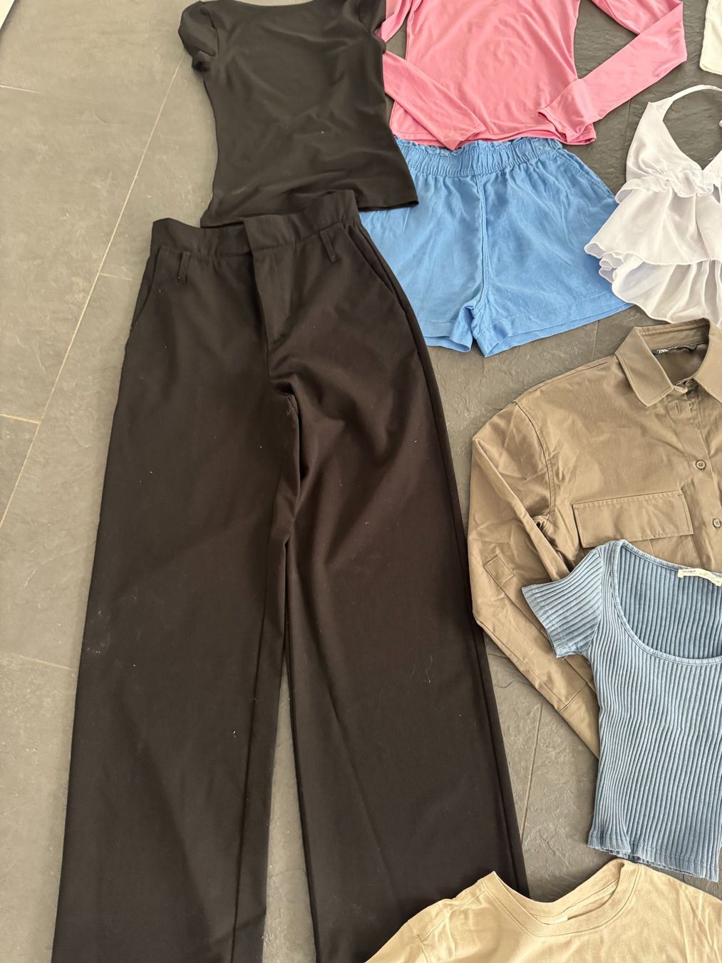 Lotti di vestiti: 10 Stk. Damen Set Gr. XS – Usato da Bonstetten venduto da VCLS 2