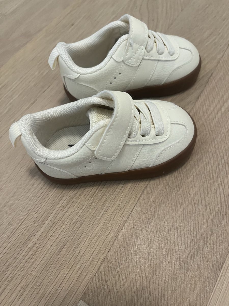 Scarpe per ragazzi: Sneaker Kinder •NEU• Gr. 18/19 – Nuovo (secondo la descrizione) da Wallisellen venduto da Romina83 3