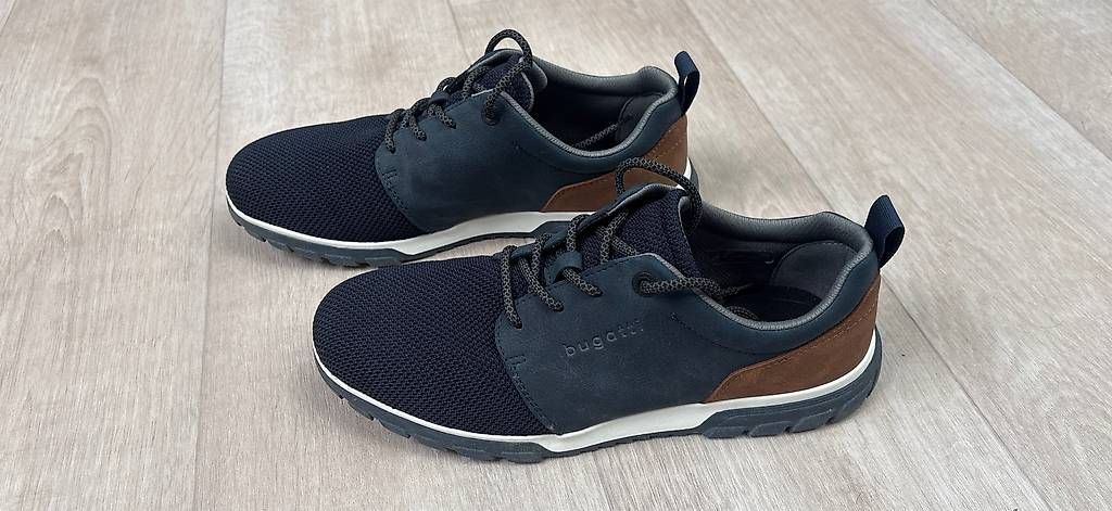Scarpe da uomo: Bugatti sneakers bleus neufs -42 – Usato da Enney venduto da rem_87my