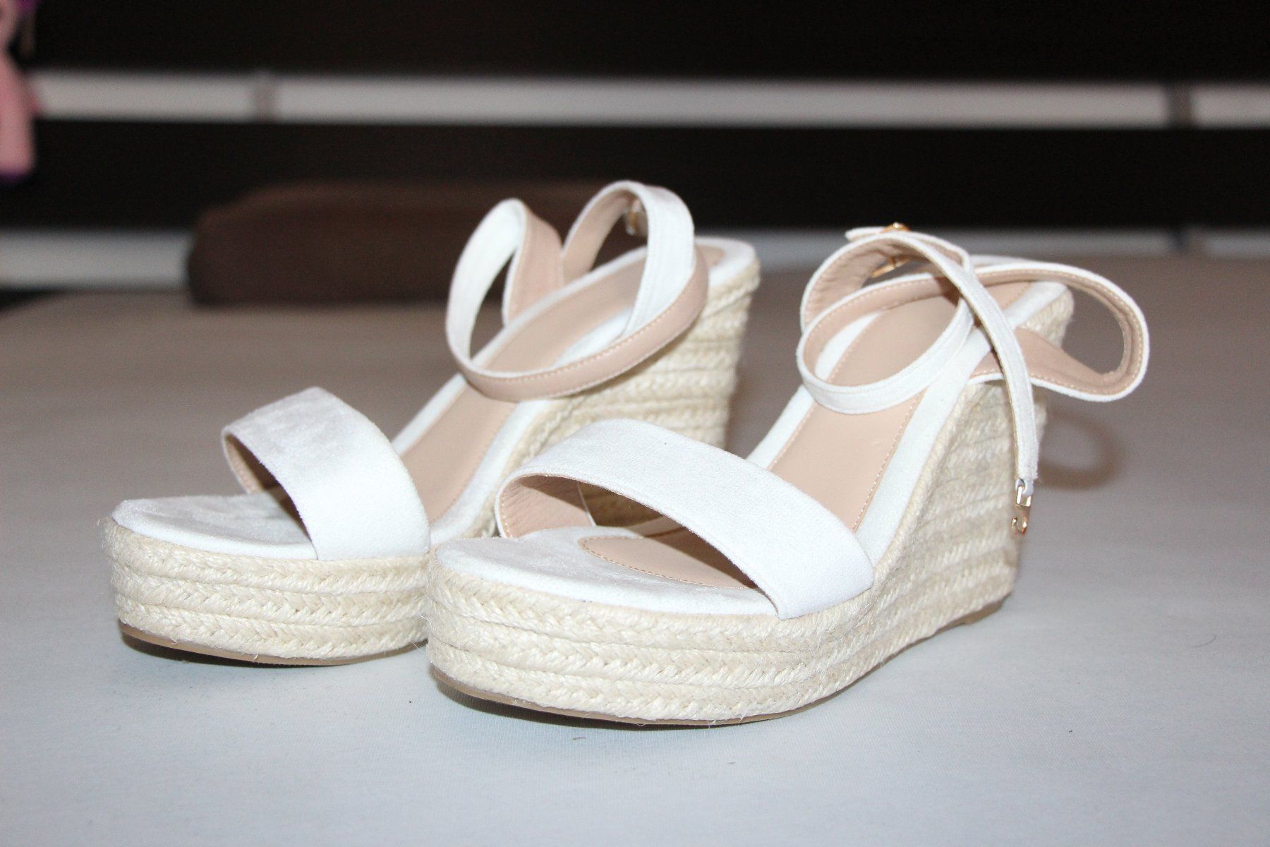 Scarpe da donna: Sommerschuhe mit Keilabsatz, Gr. 39 – Nuovo (secondo la descrizione) da Laax GR venduto da Schoelli2
