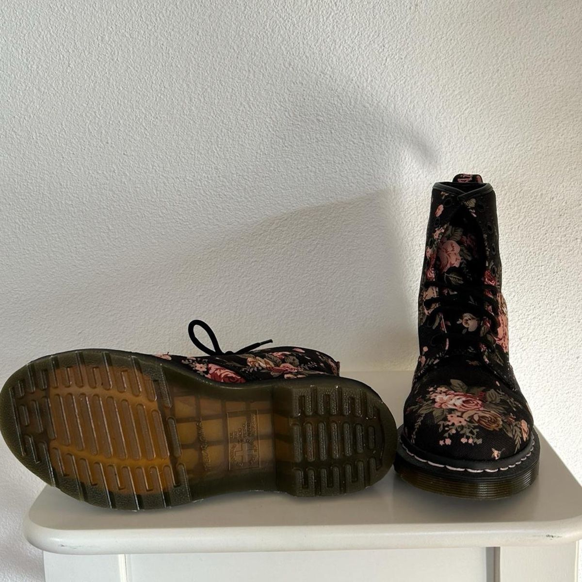 Dr. Martens Chaussures femmes: dr martens flower boots – D'occasion à Bern par ssid23