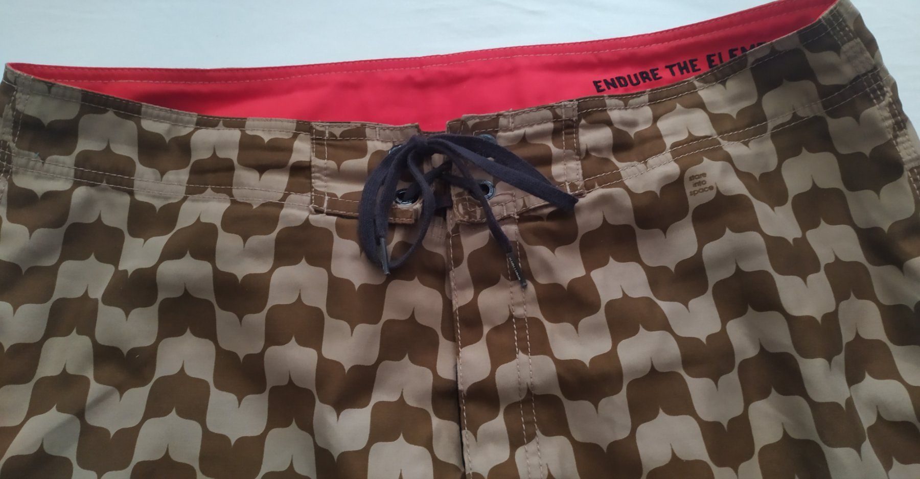 Element Pantaloni: Short vintage ELEMENT largeur 49 cm – Nuovo (secondo la descrizione) da Chezard St-Martin venduto da Loucail 1