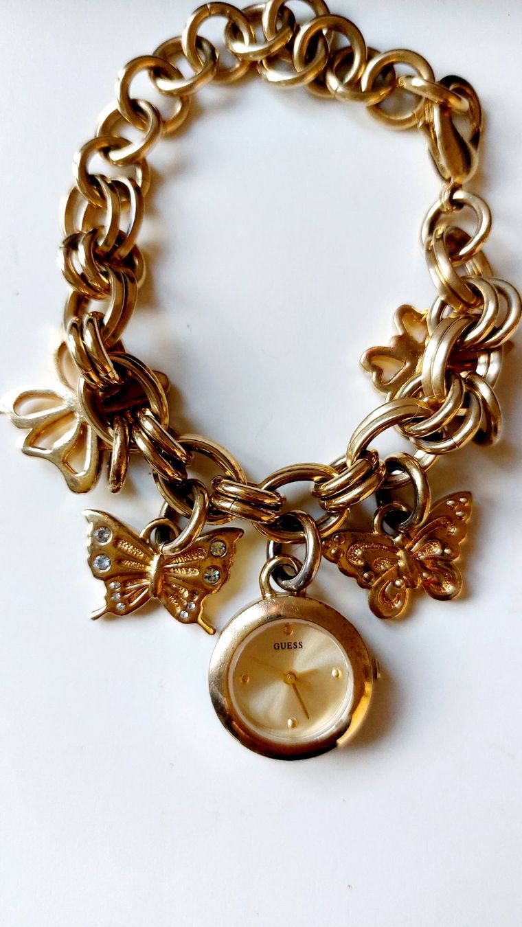 Guess Uhren: Damen Guess Uhr Charm Bracelet – Gebraucht aus Horgen von zur_jq85