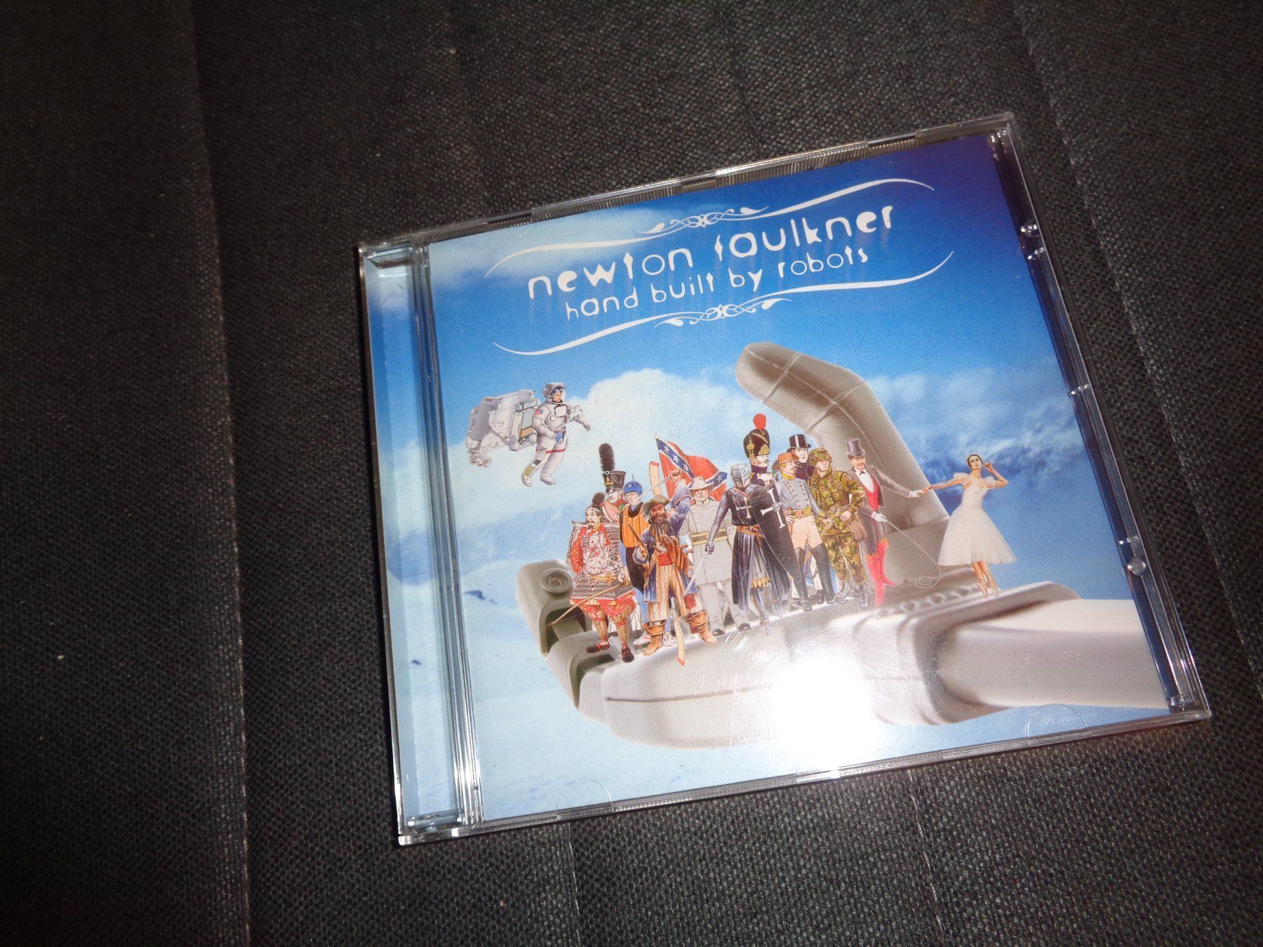 CD: Newtown Faulkner - Hand built by Robots CD – Usato da Olten venduto da Disc-Ausverkauf