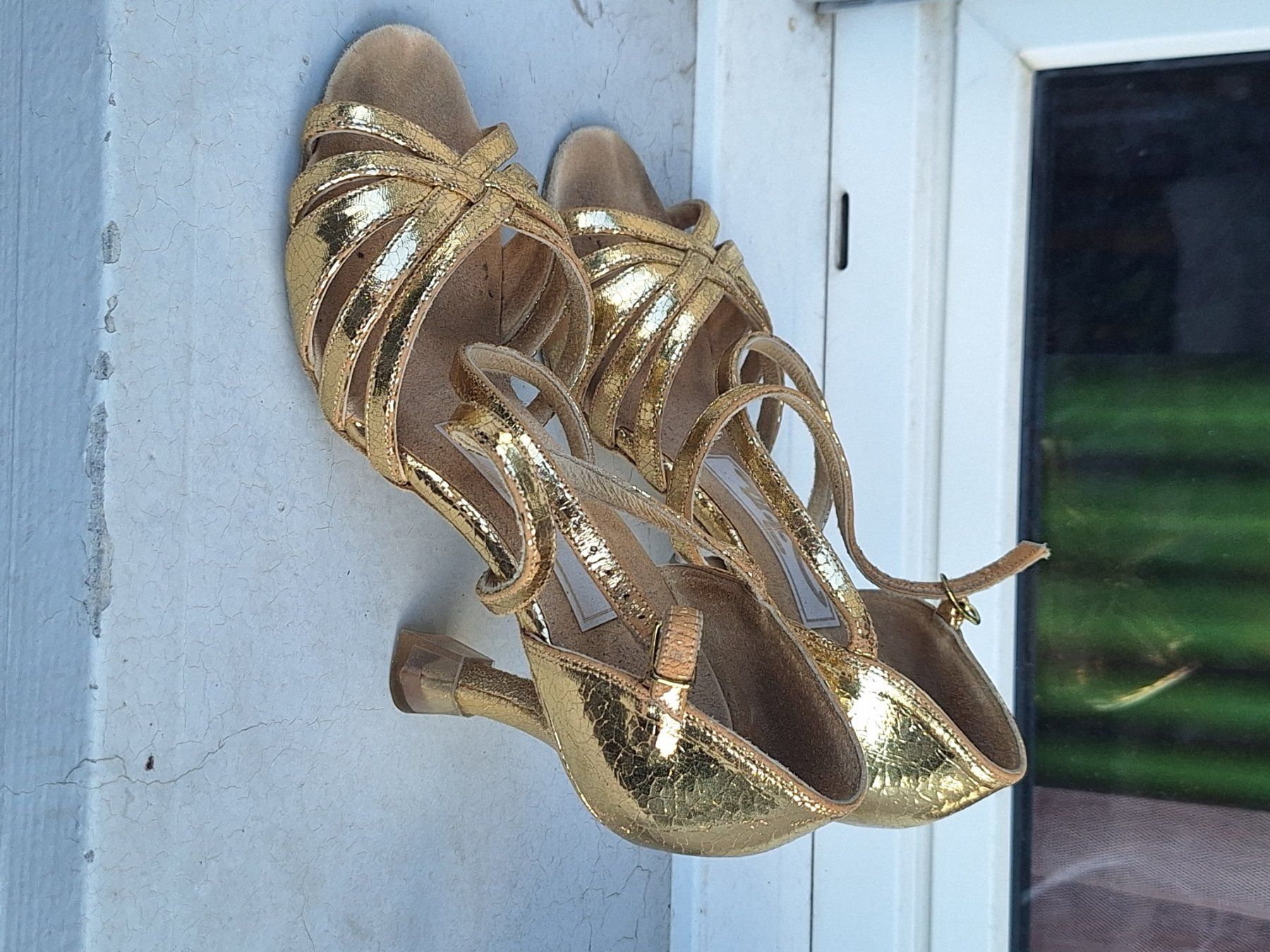 Scarpe da donna: Chaussures de danse dorées à talons état correct – Usato da Ostermundigen venduto da Katjaest01 2