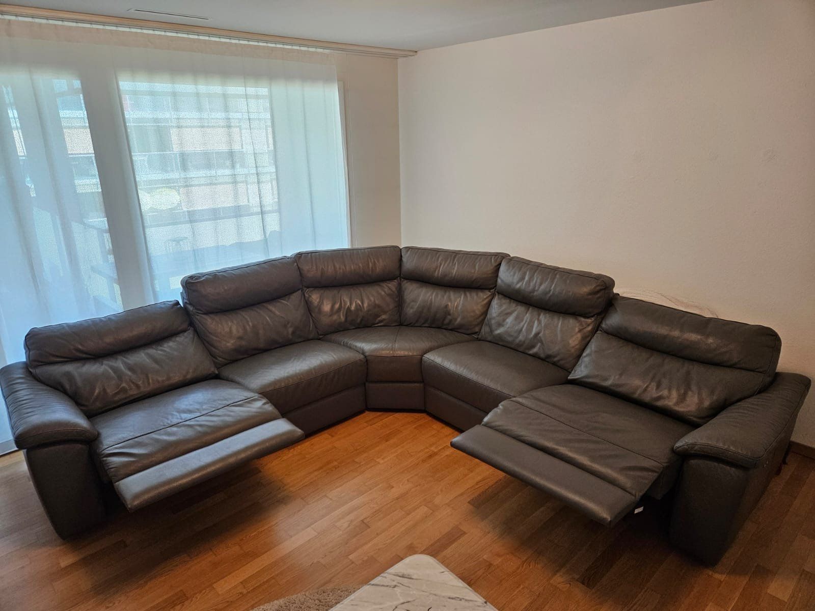 Conforama Sofas: Leder Ecksofa grau – Gebraucht aus Emmenbrücke von Alme20