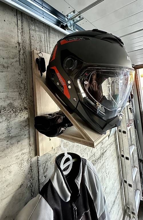 Sonstige Dekorationen & Accessoires: Support mural pour équipement moto – Gebraucht aus Rossens FR von Hondaxx64 2