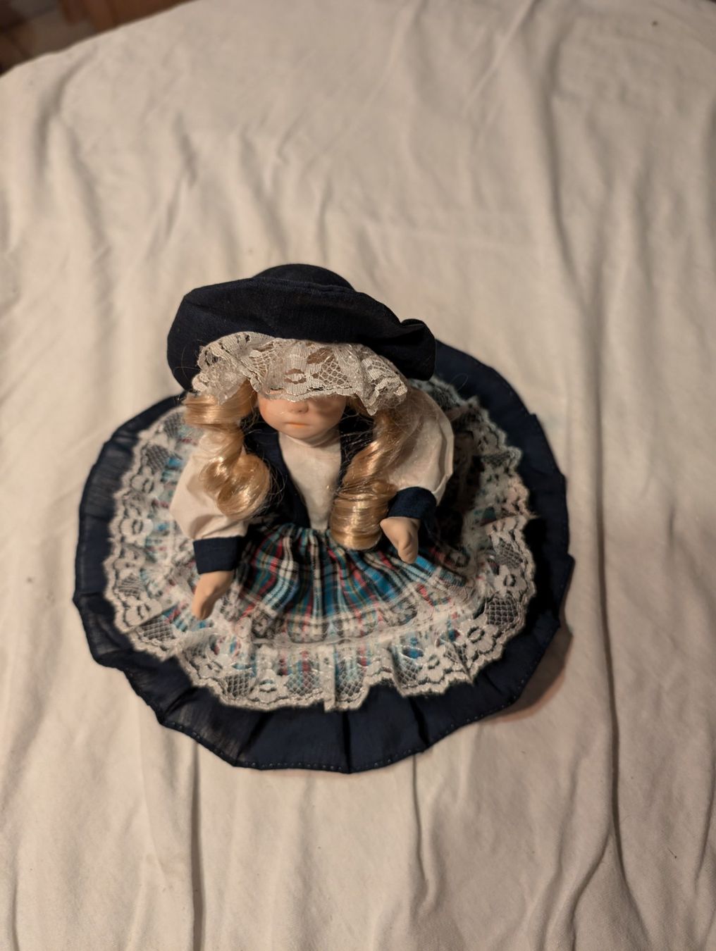 Bambole: Puppe blaues Kleid – Usato da Dietwil venduto da Swissgirl2012 2