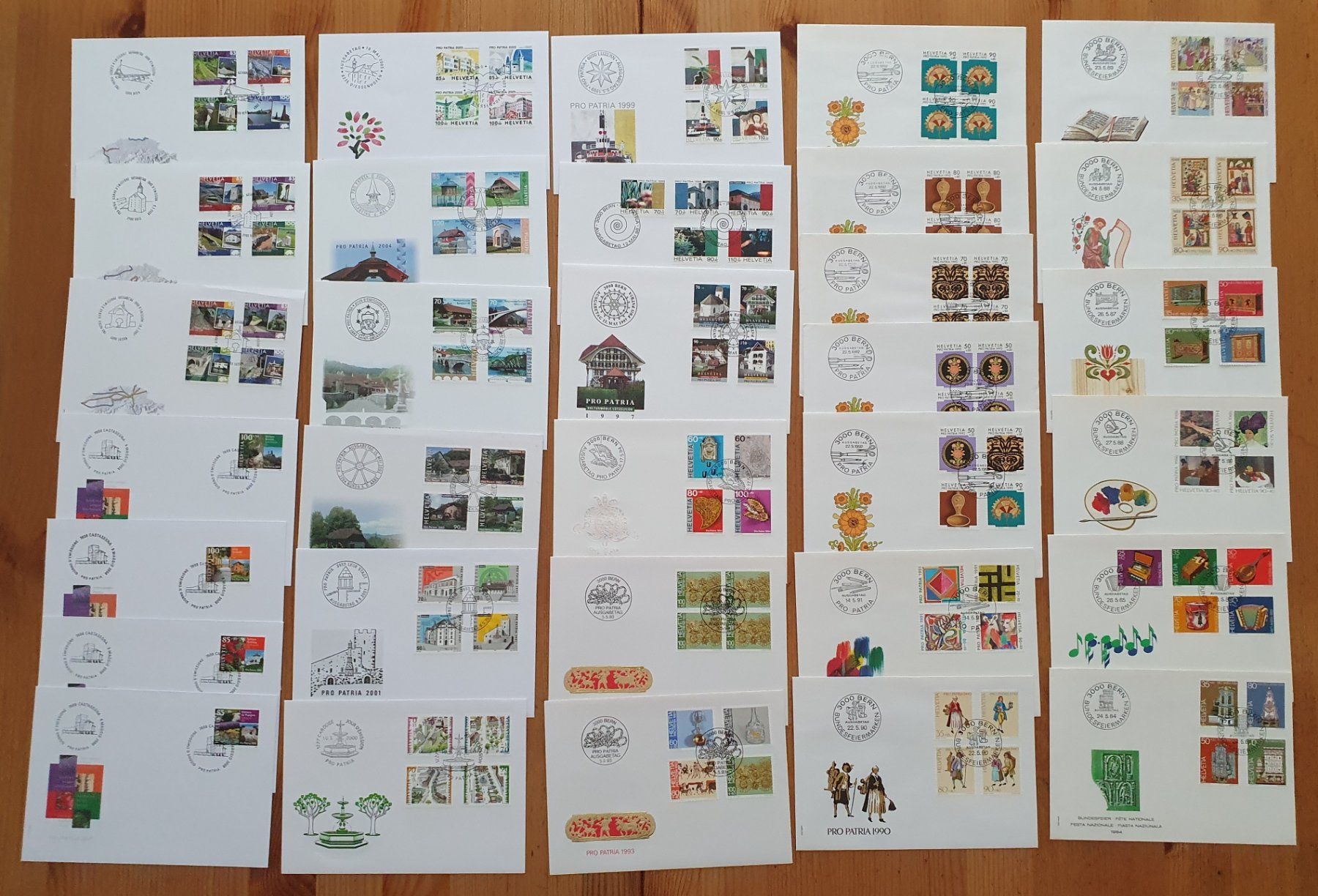Tutti i francobolli: Schweiz: 900 verschiedene FDC 1960 - 2010 – Usato da Dällikon venduto da Minita 1