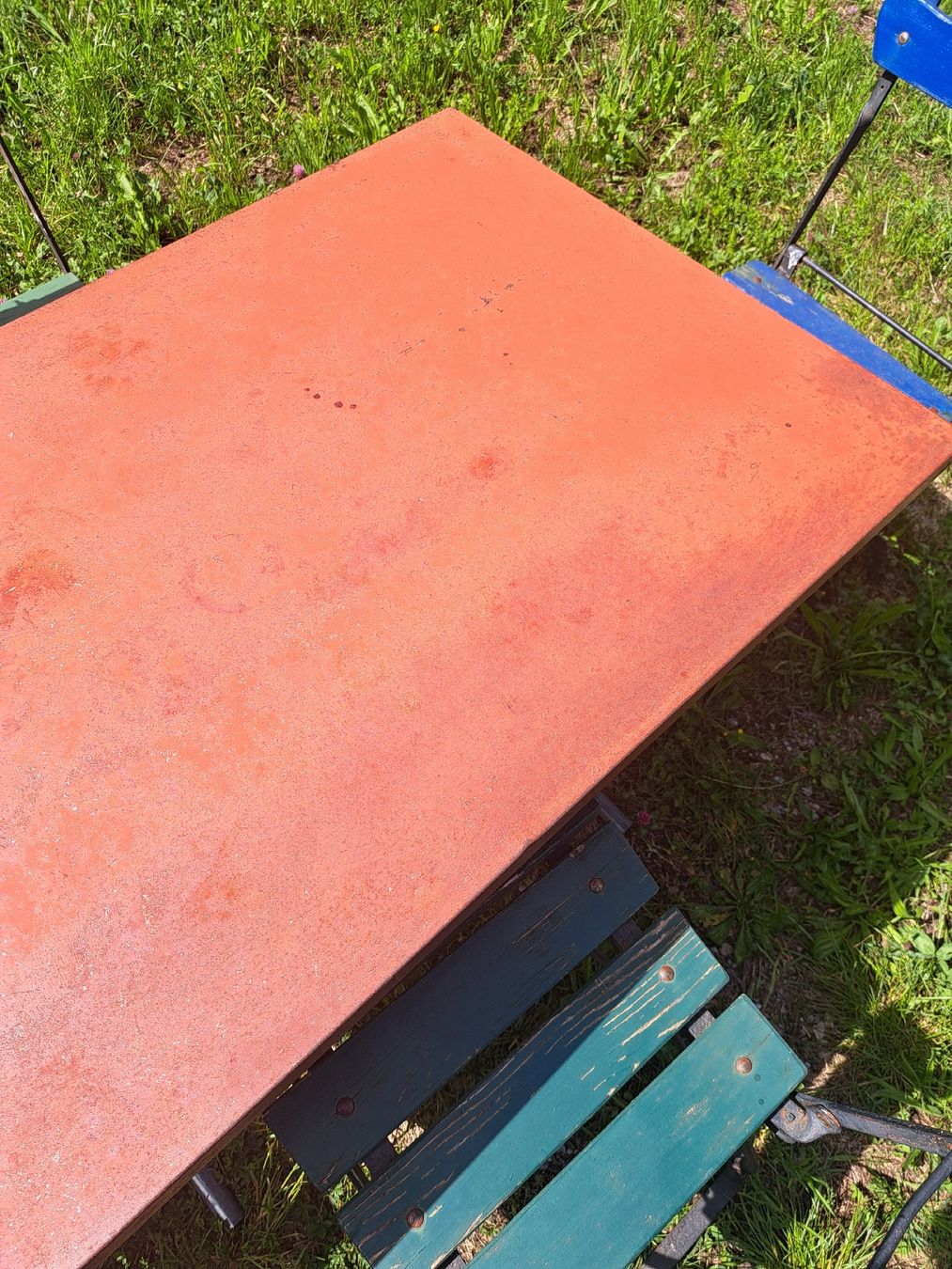Set di tavolo e panche: Gartentisch aus Blech, klappbar, mit 4 Stühlen, antik – Usato da Fahrni b. Thun venduto da skippy99 2