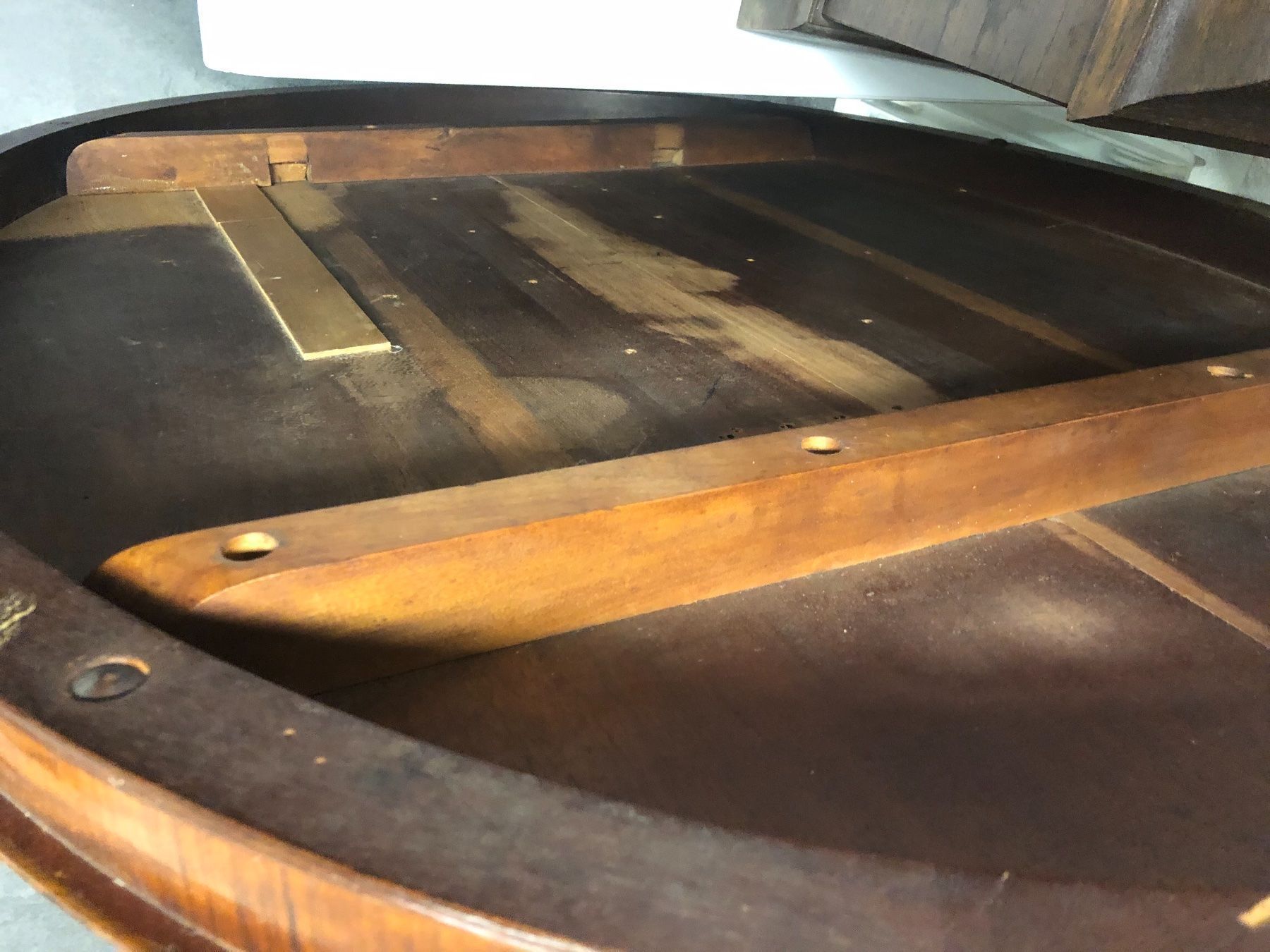Tavoli: ancienne table – Usato da Lyss venduto da Schmuggler 2