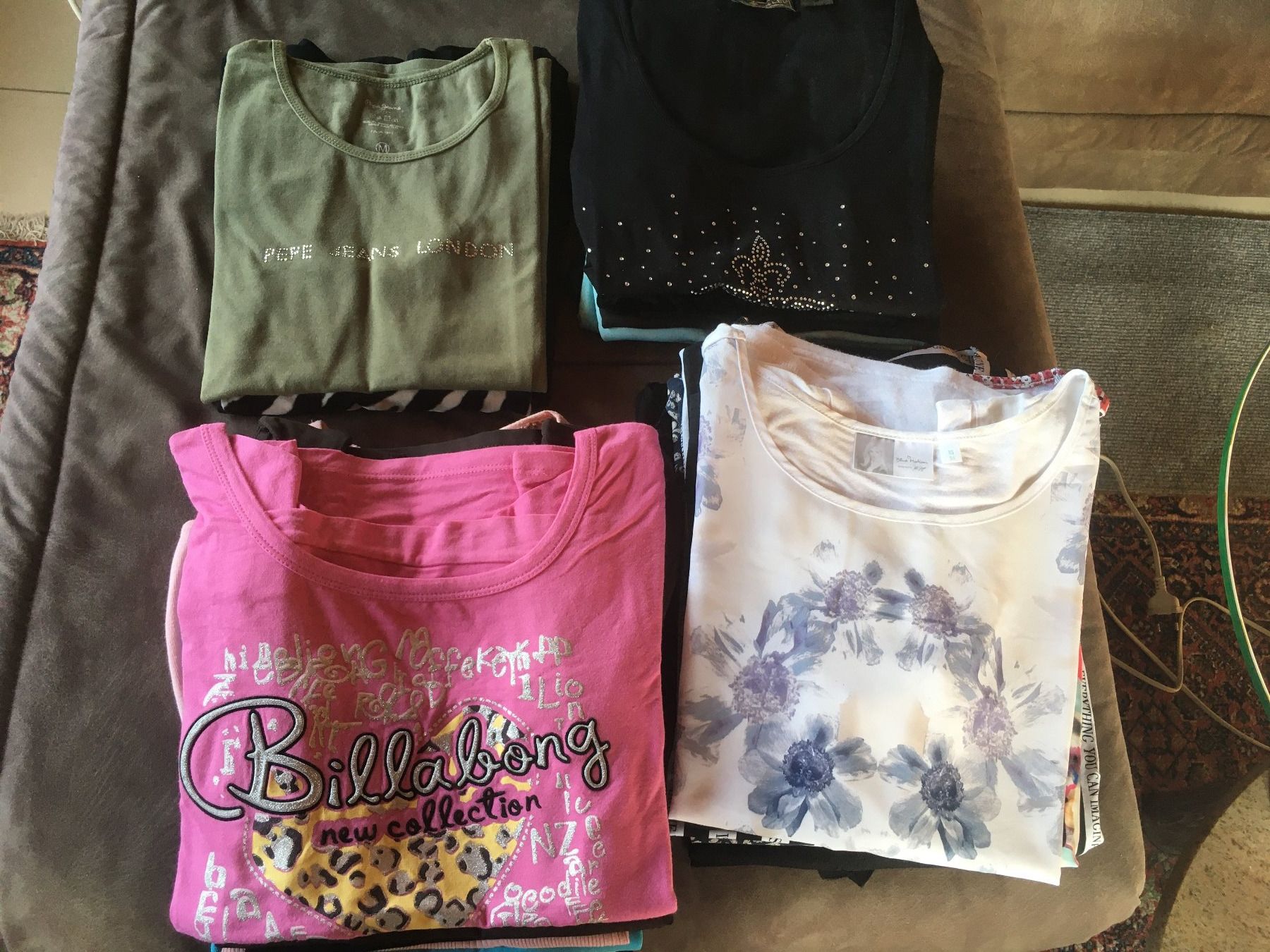 T-shirt: T-Shirt Grösse S-M 30 Stück ein Preis – Usato da Oberterzen venduto da fla_2f9q 1