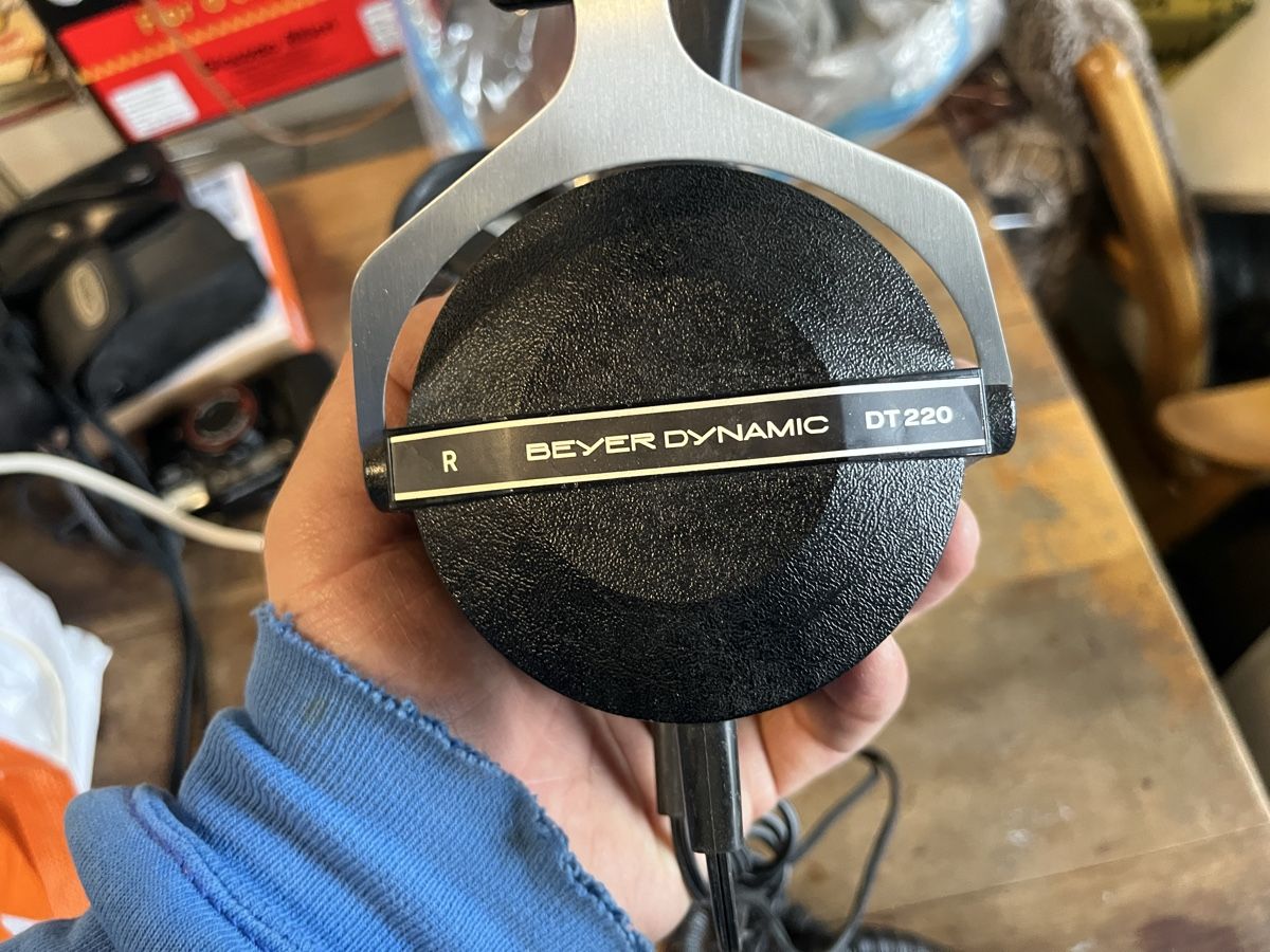 Cuffie: Kopfhörer Beyerdynamic DT 220 schwarz  – Usato da Bern venduto da fotolog111 1