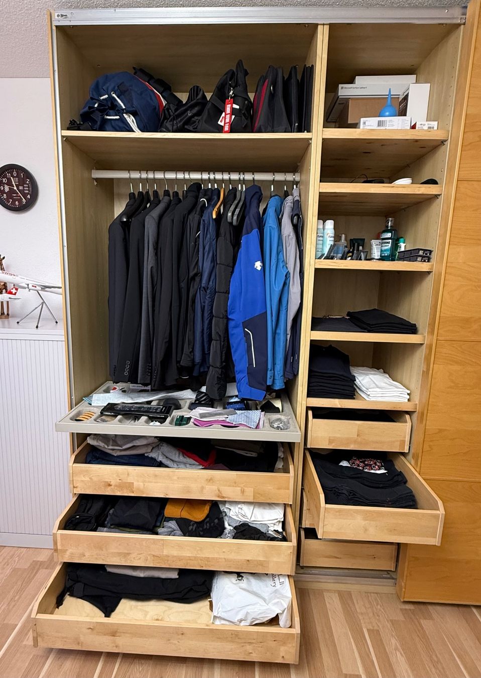 Ikea Armadi: PAX Kleiderschrank mit Schiebetüren – Usato da Mellingen venduto da hirschhotel6 1