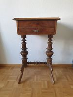 Antikes Nähtischchen/Beistelltisch