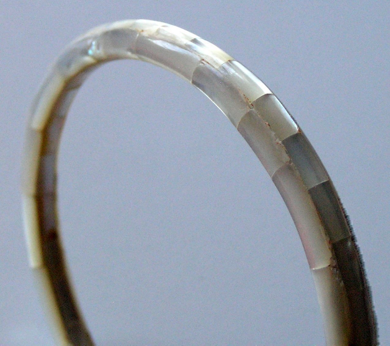 Bracciali & Braccialetti: antiker Armreif Armring aus Perlmutt – Usato da Frauenfeld venduto da dhour