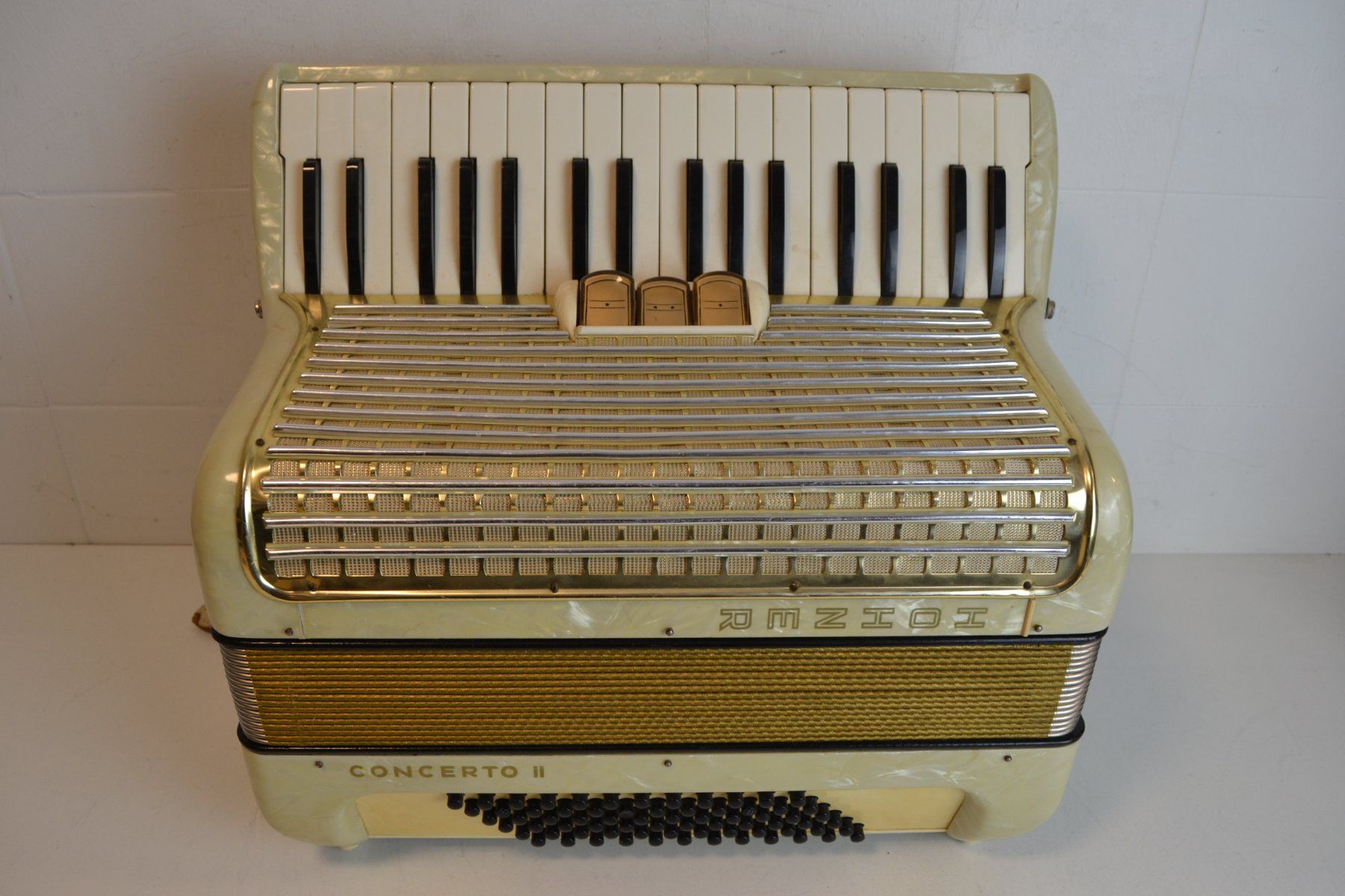 Hohner Musikinstrumente: Akkordeon chromatisch Hohner Concerto II – Gebraucht aus Zürich von baumusik