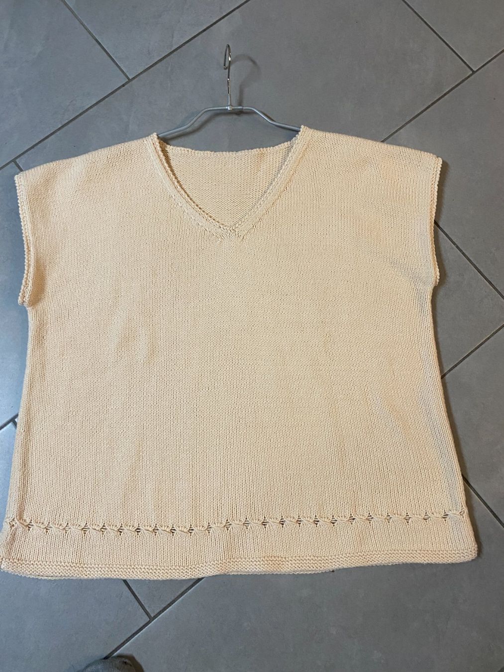 Top: Pull tricot fait main sans manches coton – Usato da Granges venduto da Macaroni24