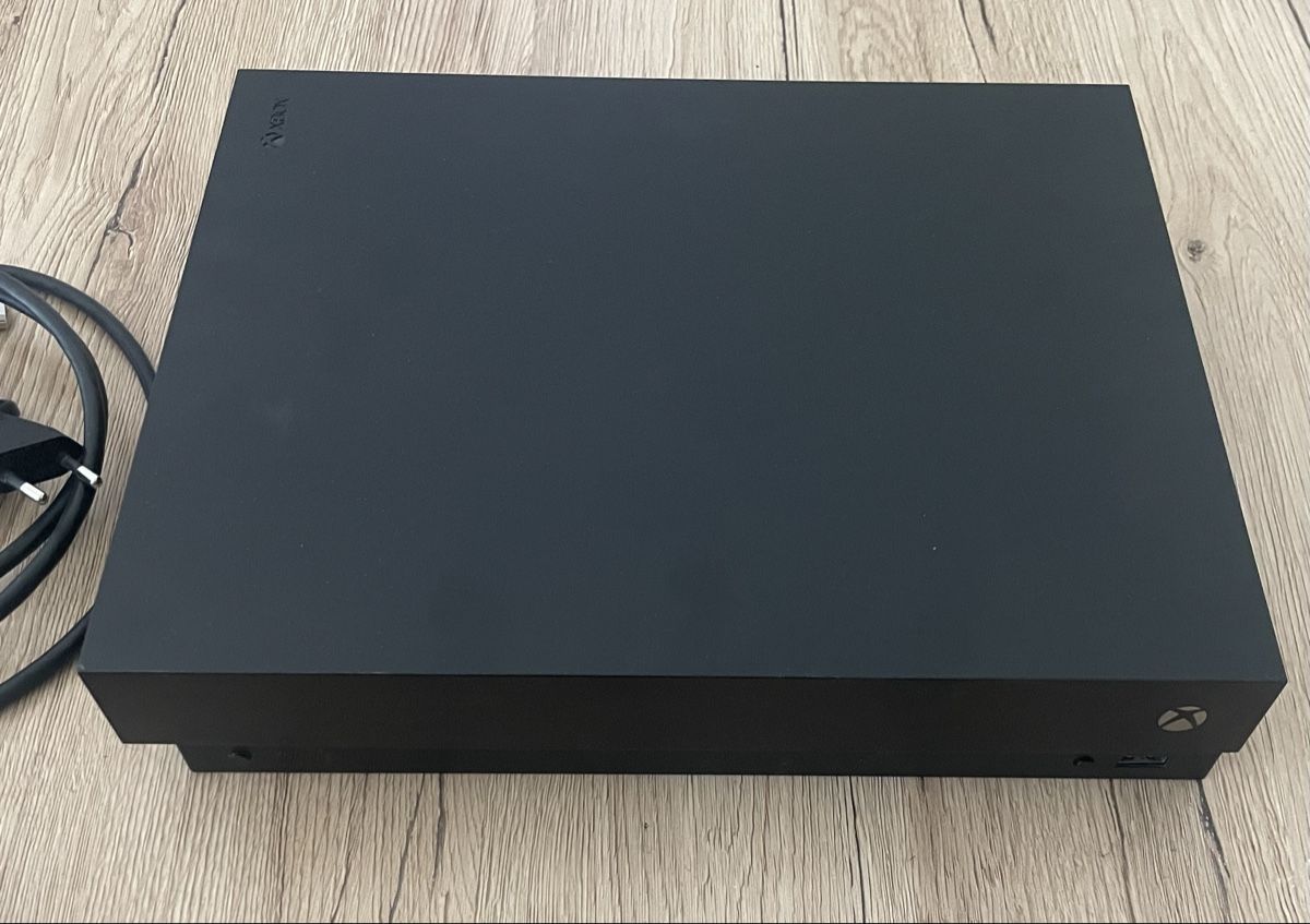 Microsoft Consoles: MICROSOFT X BOX ONE X – D'occasion à Plons par wartauchris 3