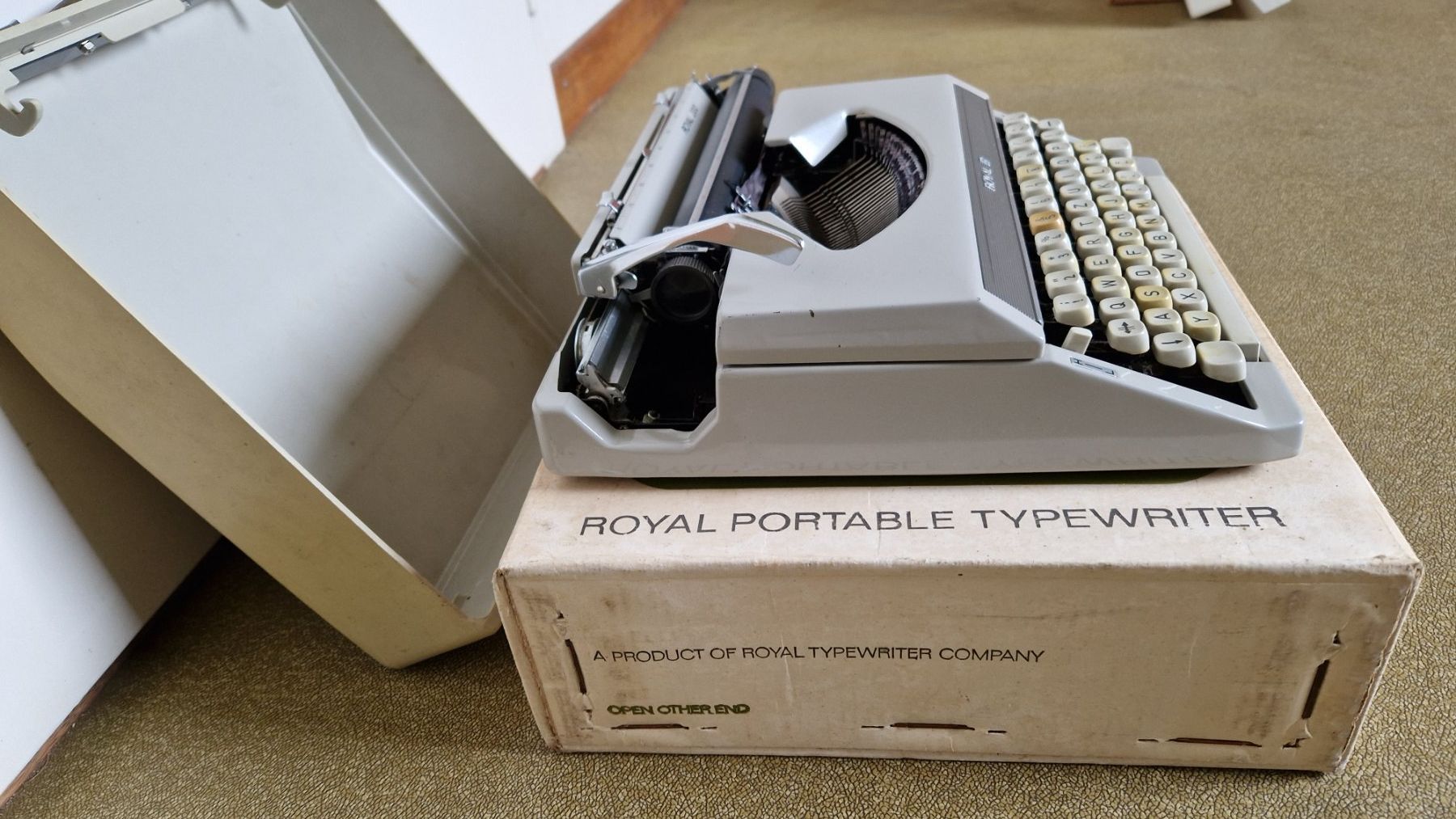 Macchine da scrivere: Schreibmaschine Royal 200 – Usato da Hittnau venduto da sag_97sh 1