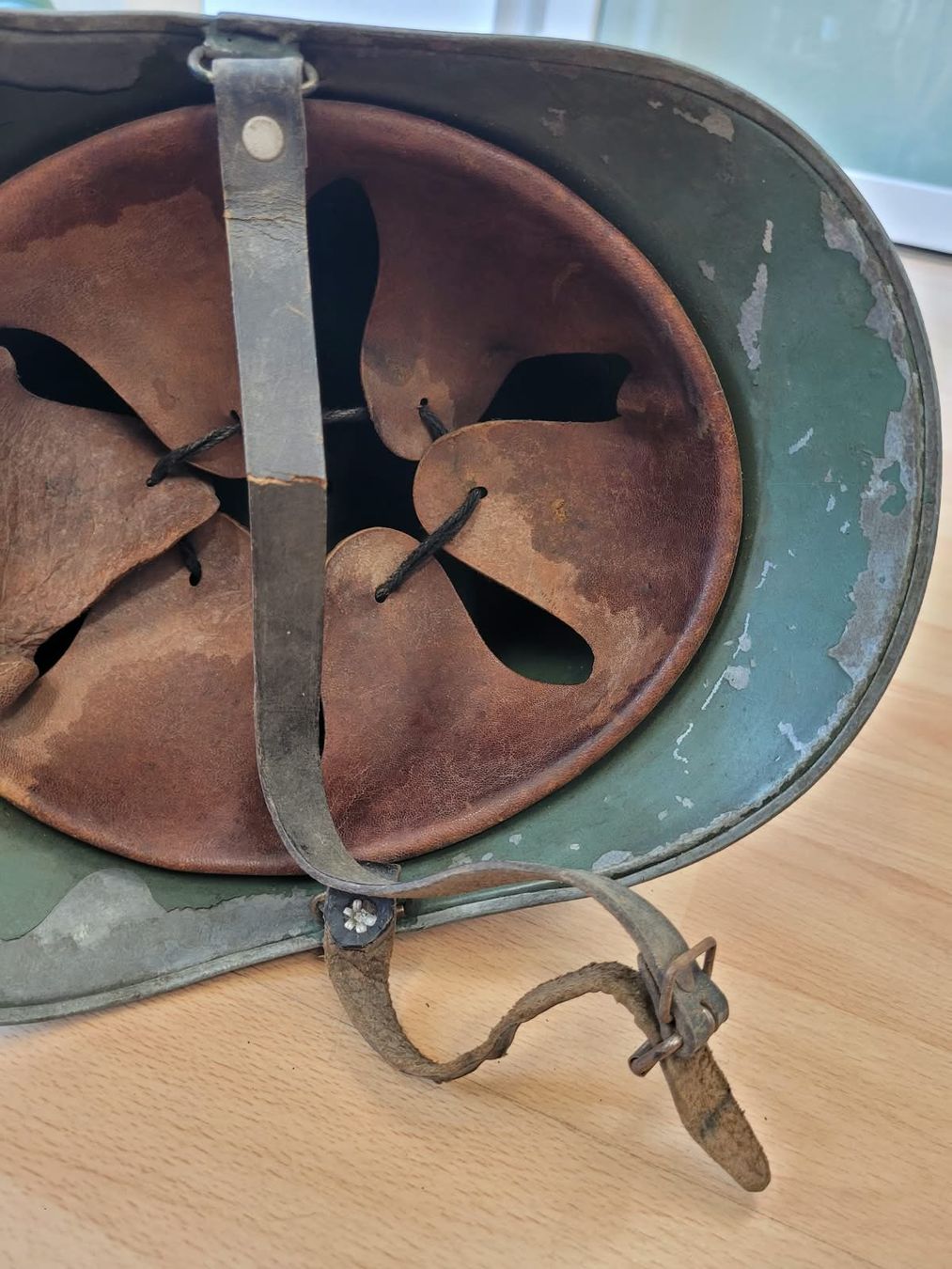 Feuerwehr: Antiker Schweizer Feuerwehrhelm ca. 1920er – Gebraucht aus Sonceboz-Sombeval von ter_9rc5 5