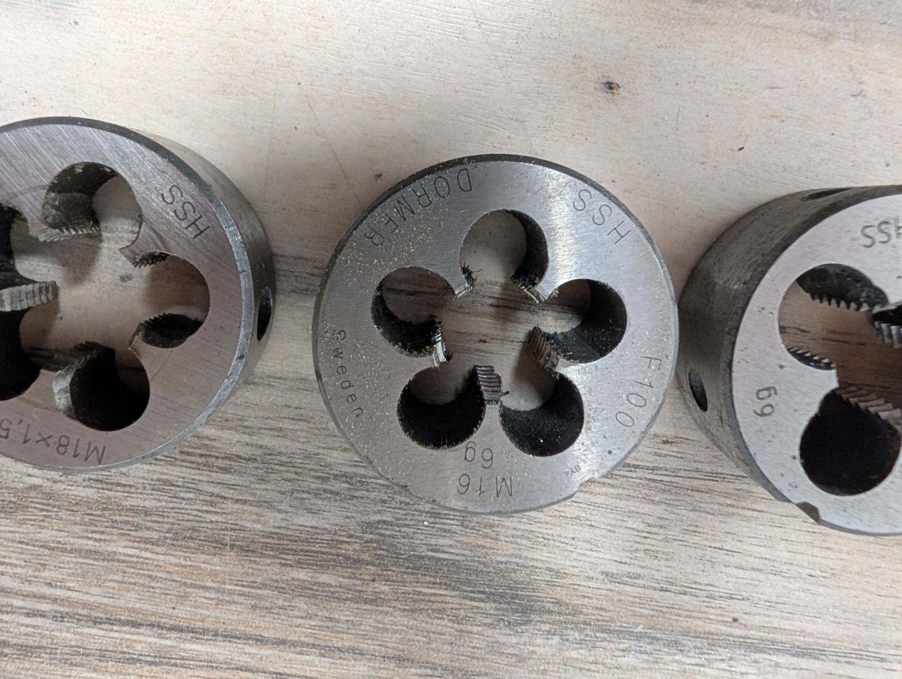 Tous les outils: 3 Gewindeschneideisen, HSS gebraucht – D'occasion à Niederuzwil par marmal 2