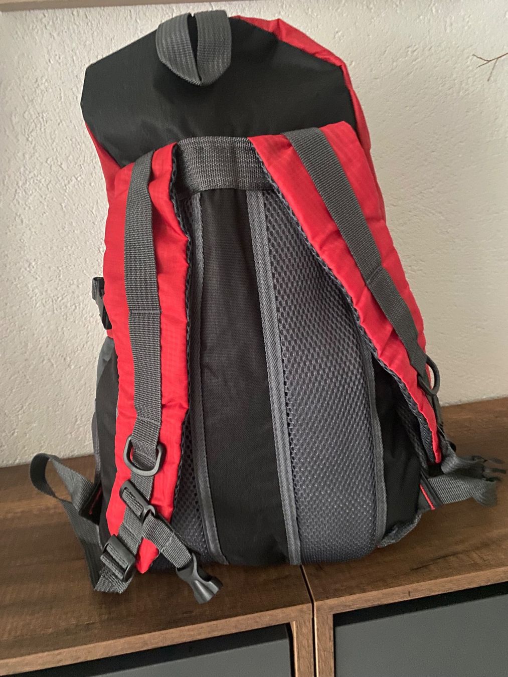 Rucksäcke: Geräumiger Wanderrucksack, Rot/Grau – Neu (gemäss Beschreibung) aus Wald ZH von Slaste 3