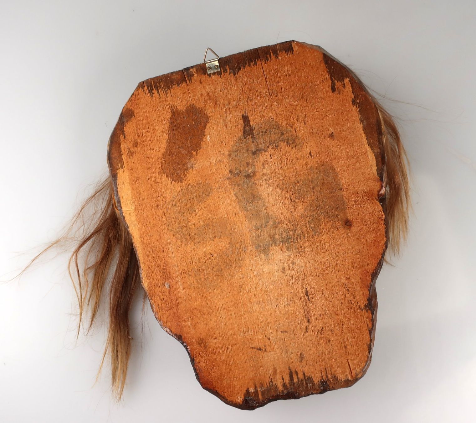 Maschere: Holzmasken mit Haar – Usato da Volketswil venduto da brockipfannenstil 2