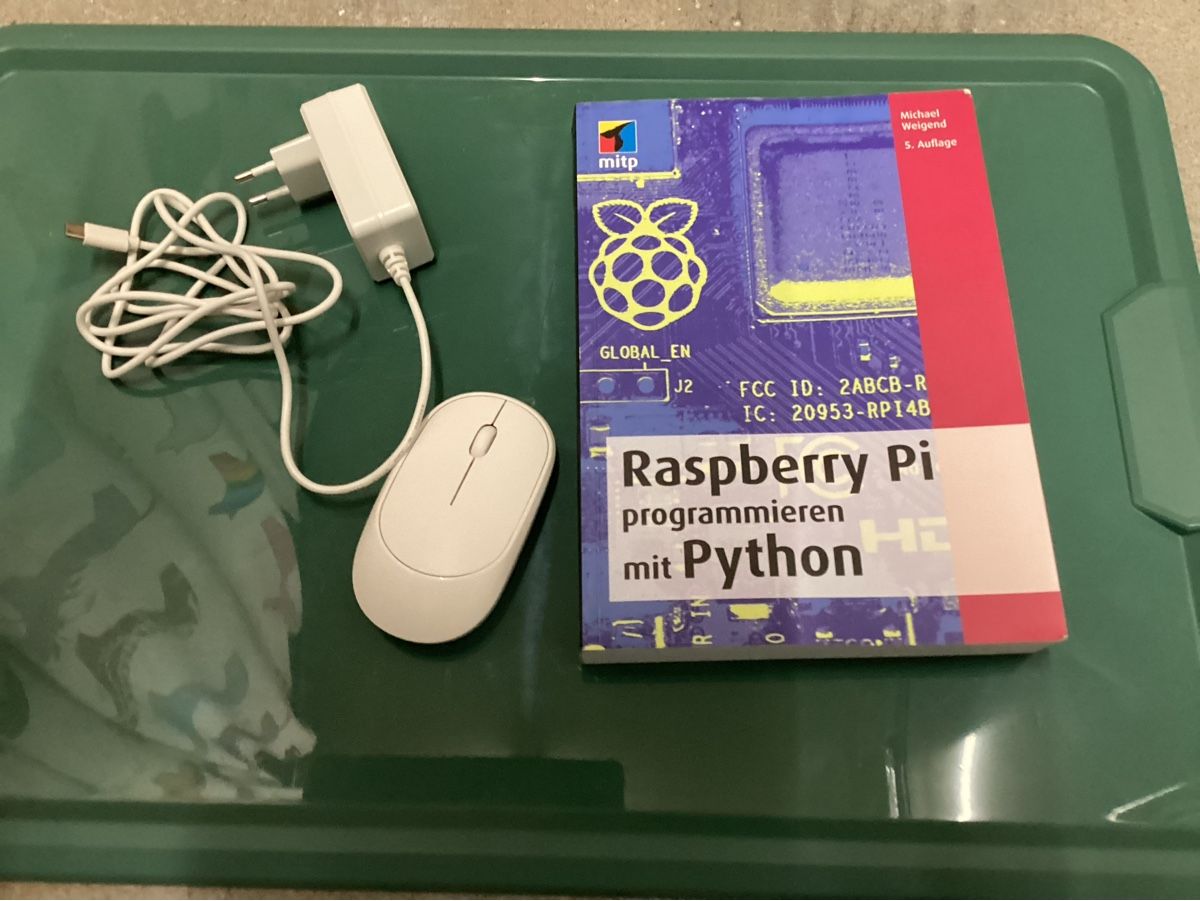 Raspberry Pi PC: Raspberry CrowPi Laptop inklusive Raspberry 4 mit 4Gb – Nuovo (secondo la descrizione) da Dürnten venduto da Lennon8 3