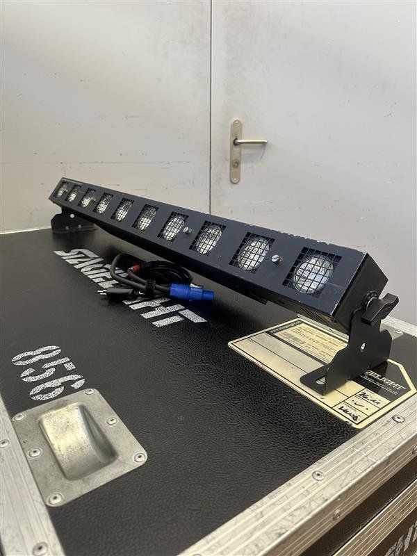 Spine: Showtec Sunstrip Active DMX MKII – Usato da Sonnental venduto da showconcept303 2