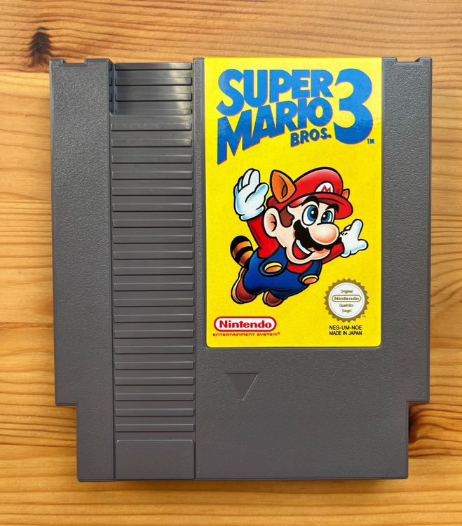 Nintendo Konsolen: 1 Konsole + 2 Kontrollers + 1 Pistole + 87 Spiele ab 1.- Fr! – Gebraucht aus Siebnen von  4