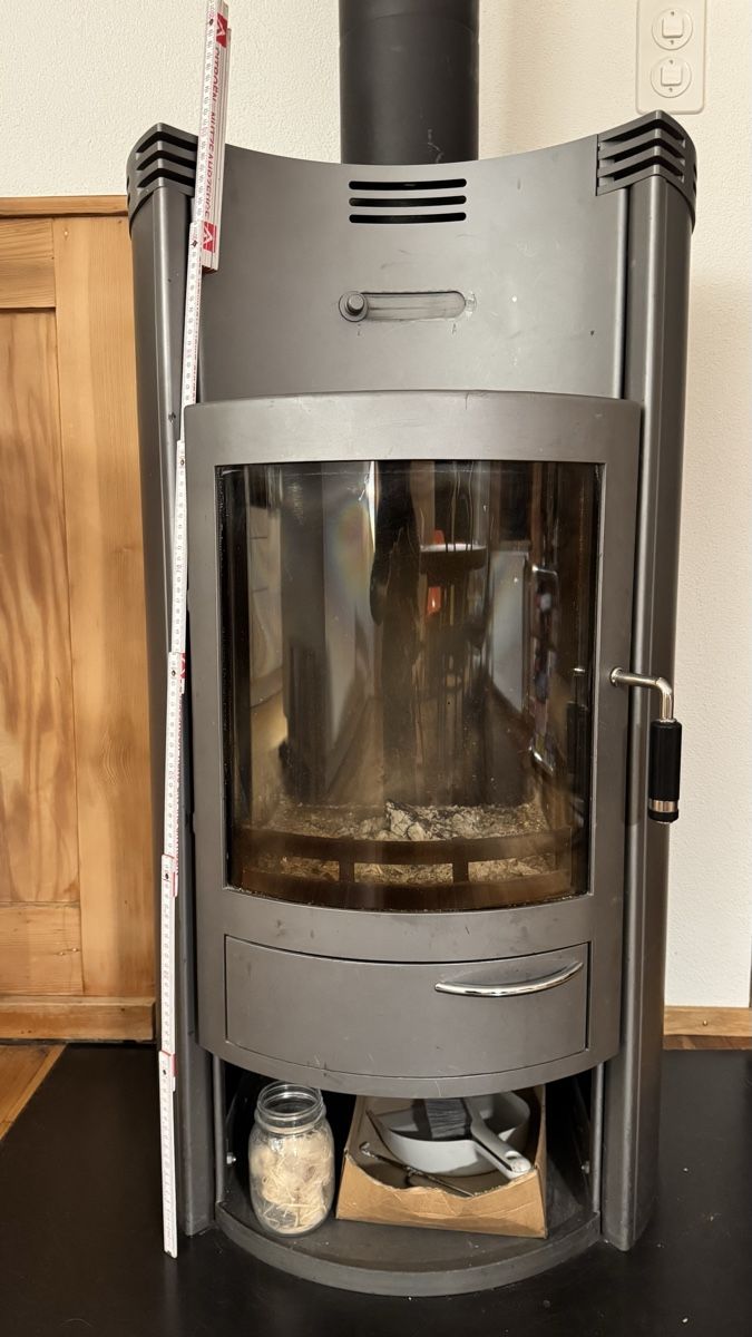 Poêles de chauffage: Kaminofen mit Rohre – D'occasion à Wettingen par rom_5f7w