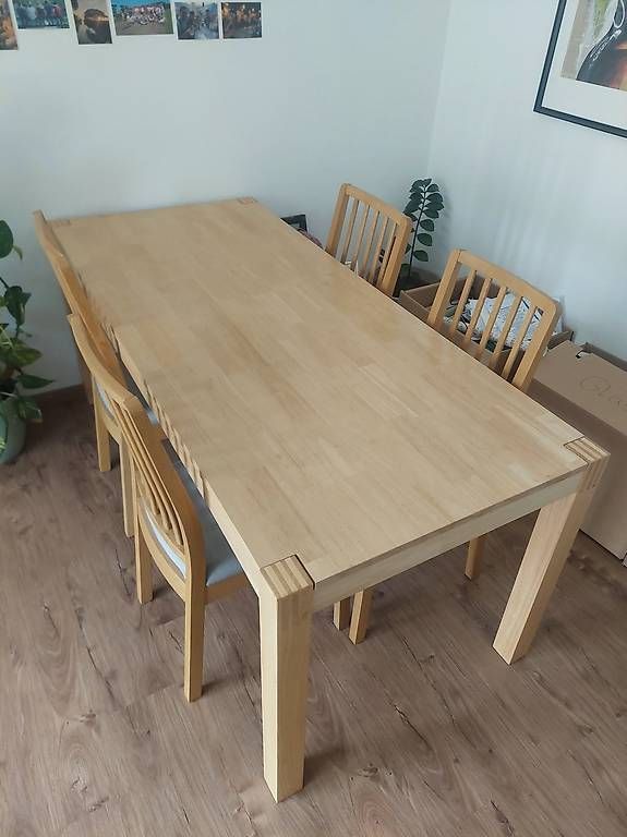 Set di tavolo e panche: Holztisch mit 4 Stühlen – Usato da St. Gallen venduto da ruetzliguetzli77
