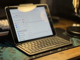 iPad 8 32GB  Akku 83% Logitech Folio Bluetooth-Tastaturhülle
