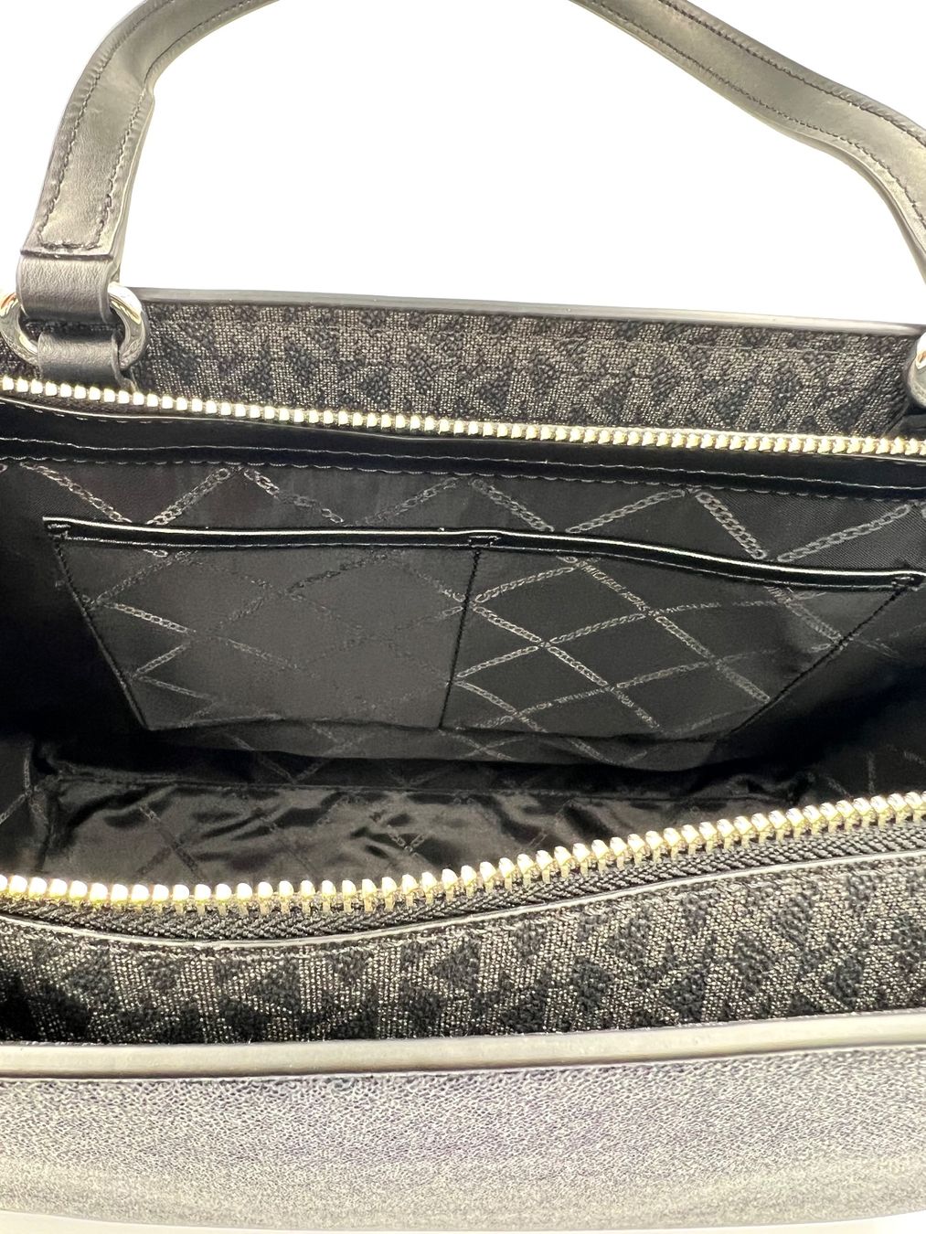 Michael Kors Borse da donna: Michael Kors Tasche black mit silber Knöpfe – Nuovo e nell'imballaggio originale da Wiedlisbach venduto da Sistershop 5