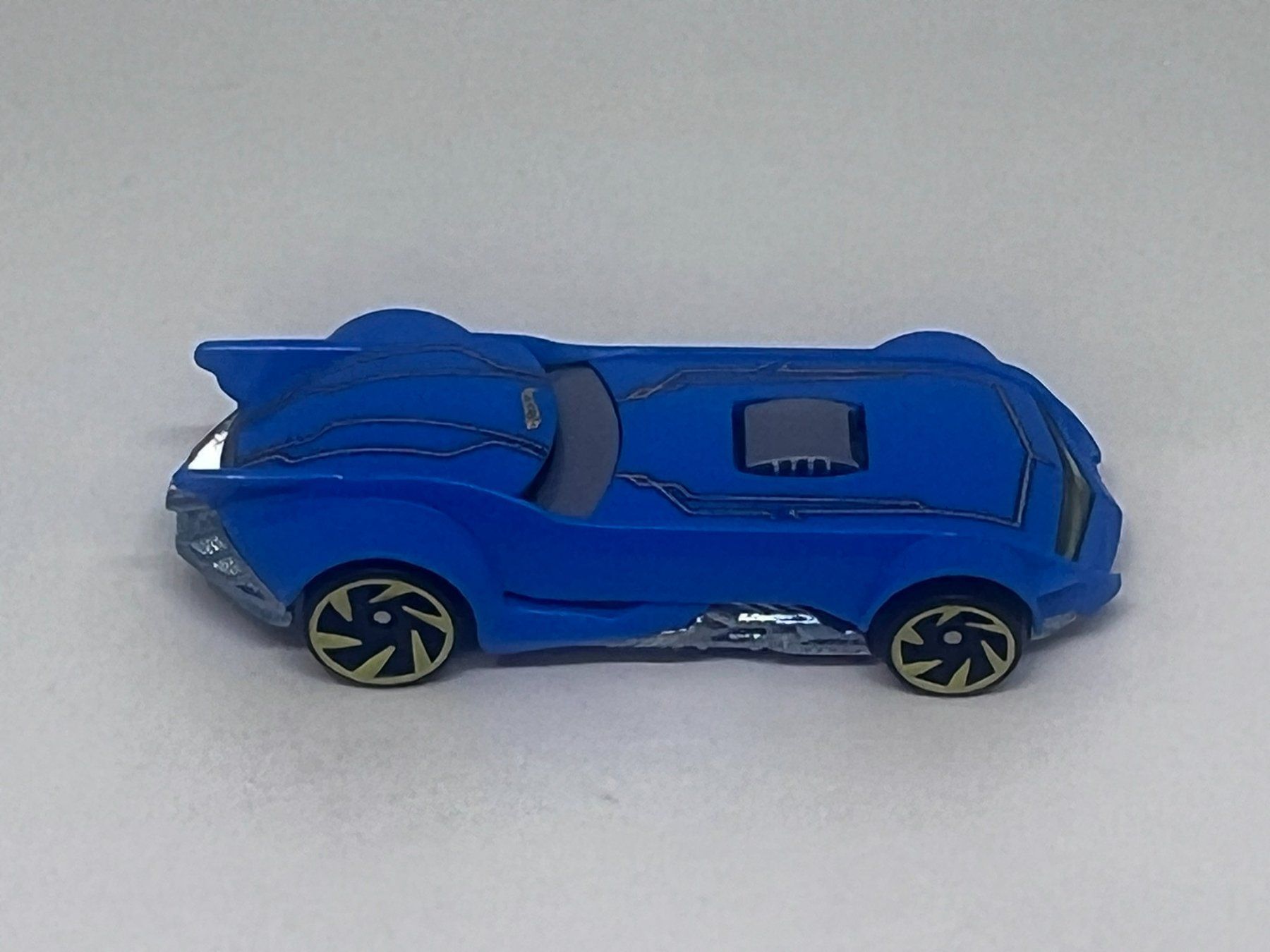 Hot Wheels Modellini d'auto: Hot Wheels Batmobile (The Batman) #370 – Usato da Wildegg venduto da LaaBoutique 1