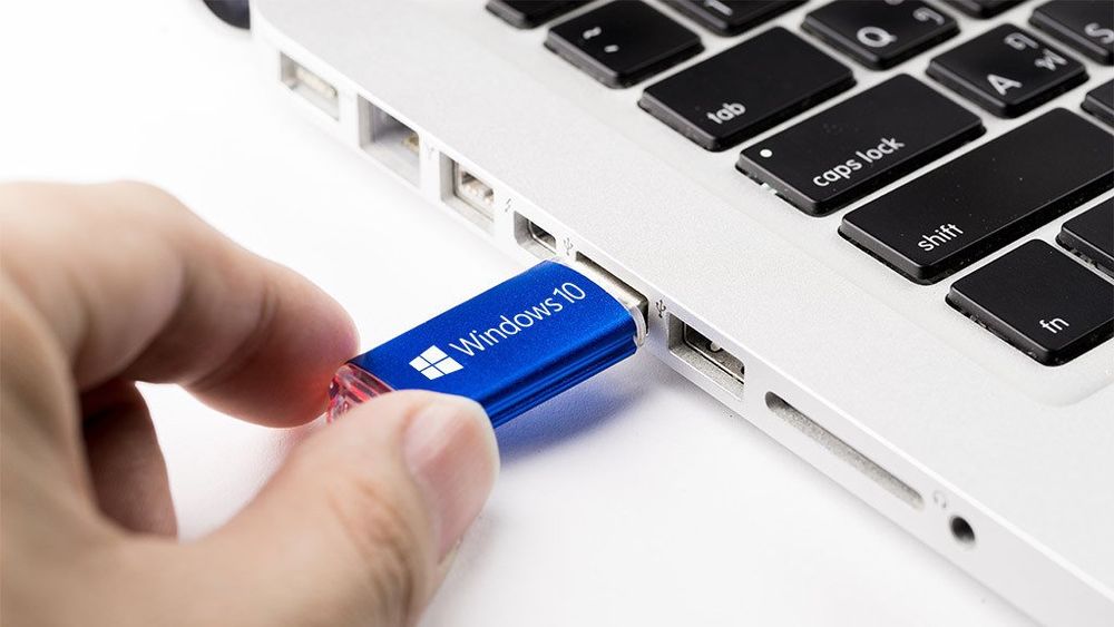 Windows 10 Multiedition USB DE/FR/EN/IT (Gebraucht) in Pieterlen für ...