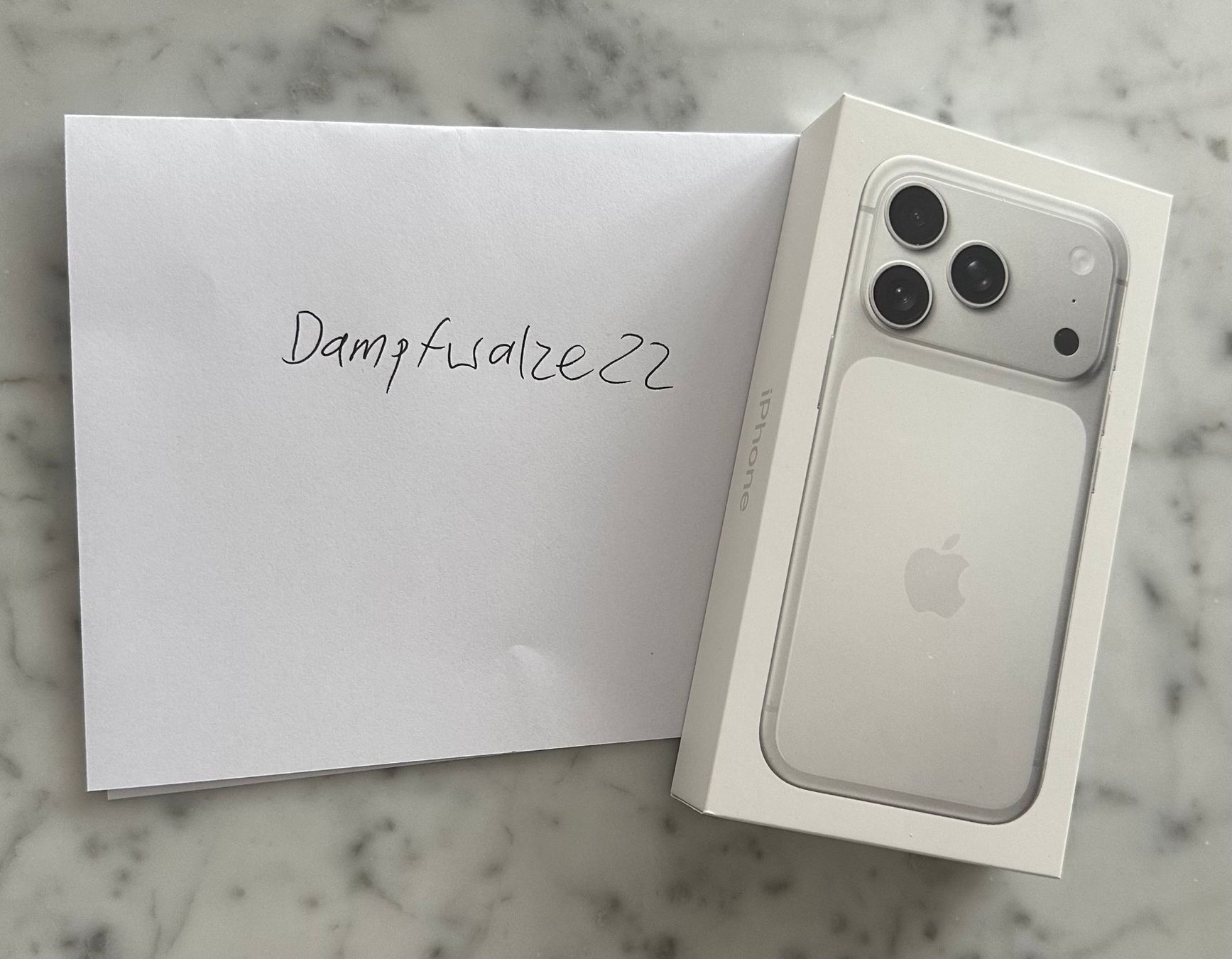 Apple Portables: iPhone 17 Pro – Neuf avec emballage d'origine à Rorschacherberg par Dampfwalze22