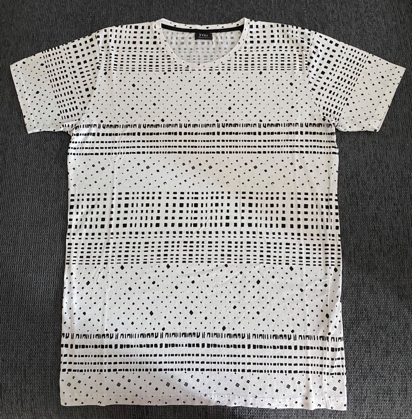 T-shirt: T-Shirt Yves – Usato da Münchenstein venduto da Mr.Tomari