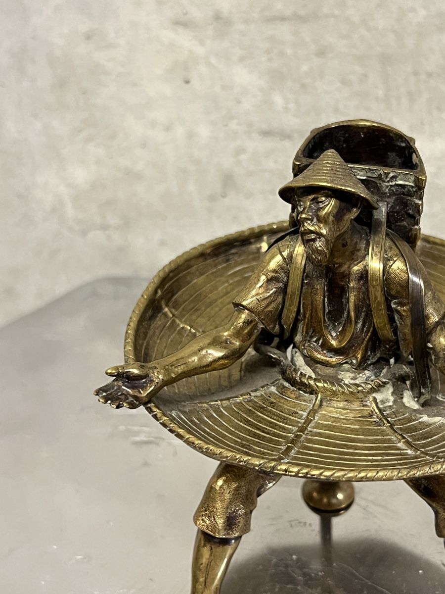 Statuette: Figurentablett Messing Mann mit Korb auf den Beinen 14cm – Usato da Zürich venduto da Privat_13 1