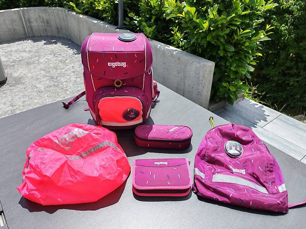 Ergobag Sacs & sacs à dos: Ergobag mit viel Zubehör – D'occasion à Ebnat-Kappel par Kruemel15