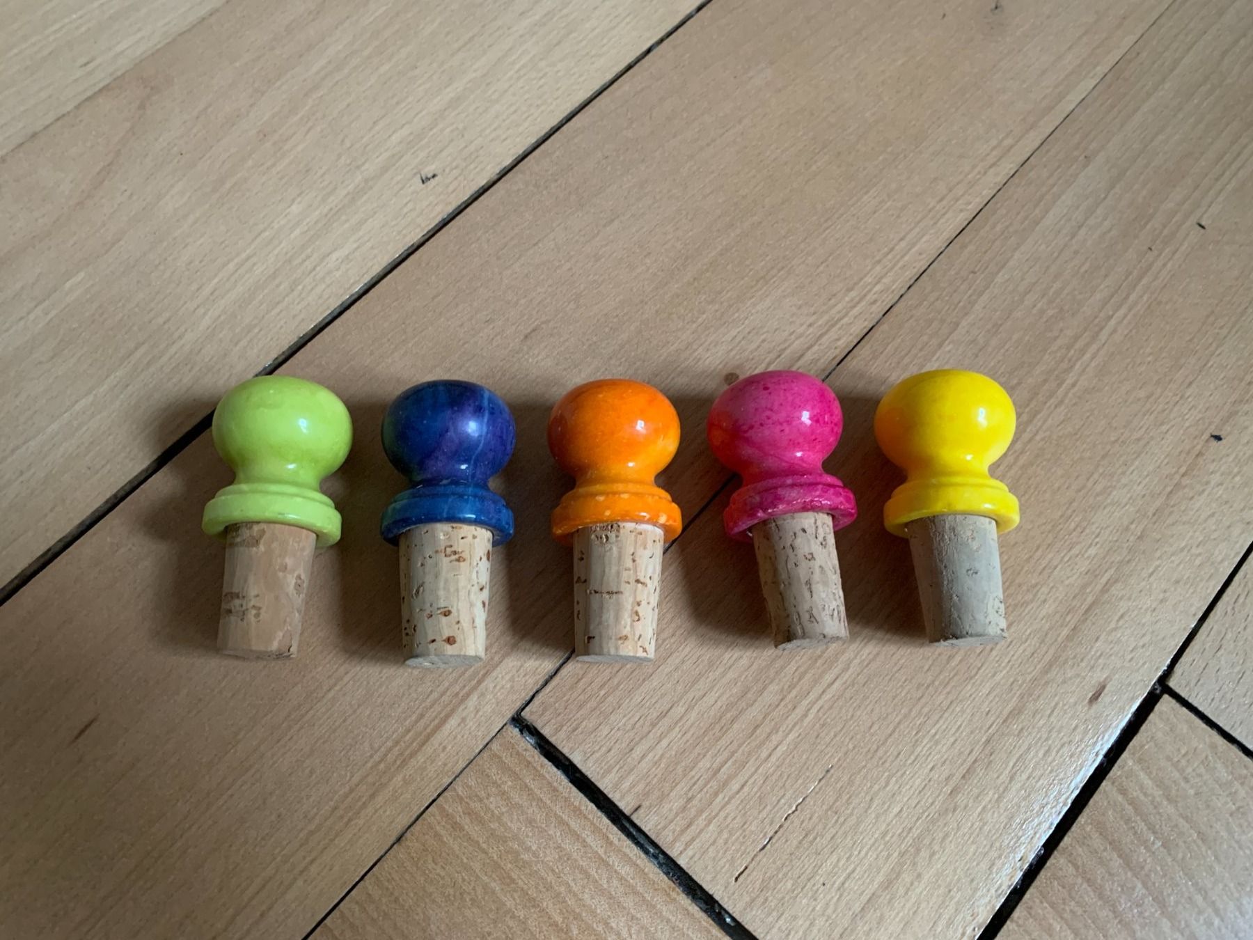 Tire-bouchons & Bouchons: 5 bunte Flaschenverschlüsse – D'occasion à Zürich par Diazaio
