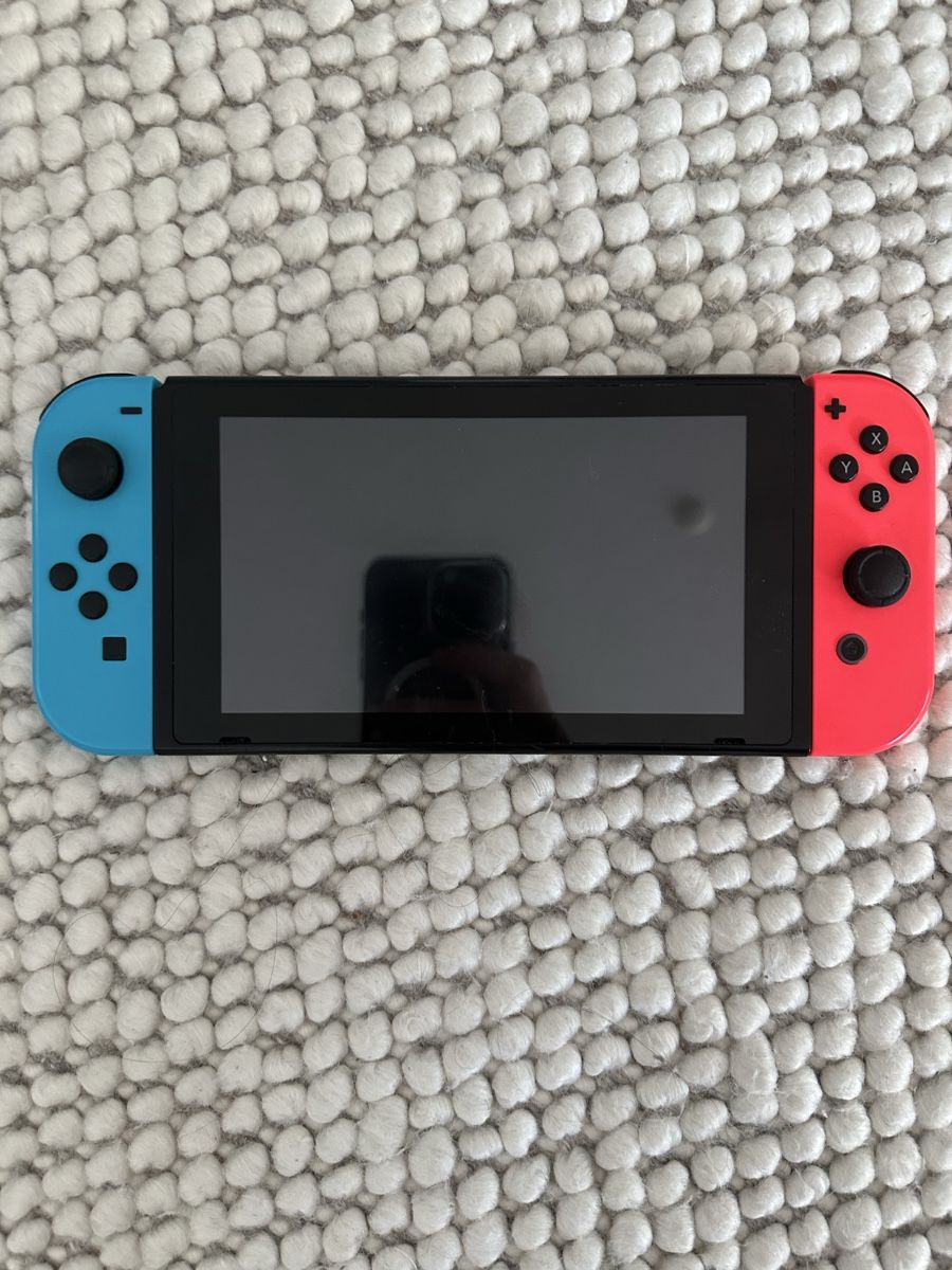 Nintendo Console: Nintendo Switch Konsole mit Zubehör  – Usato da Wabern venduto da submersible 1