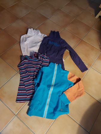 Lot de 4 hauts 3  col roulé et 1 jaquette 152