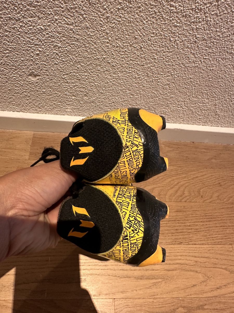 Adidas Scarpe da uomo: Fussballschuhe 33 – Usato da zug venduto da saliviolyn 1