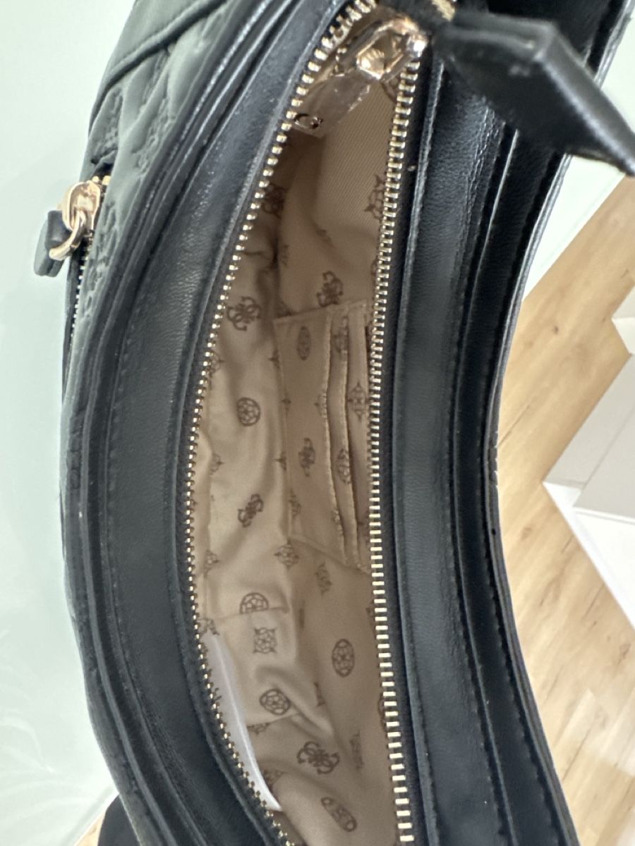 Guess Borse da donna: Guess Handtasche Schwarz Top Zustand – Usato da Menziken venduto da Ranma 2