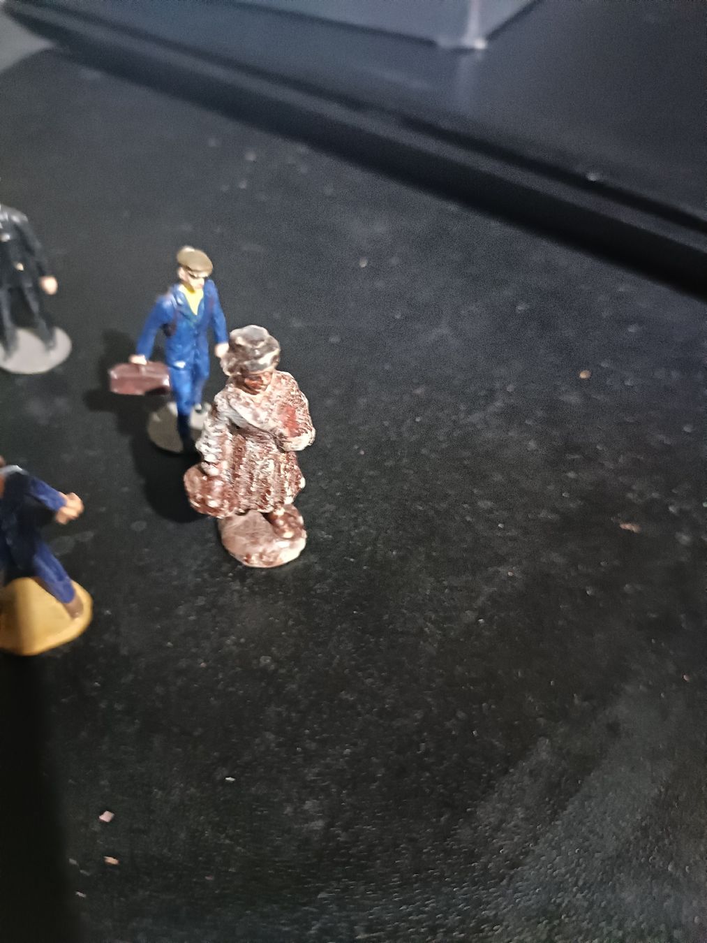 Modelleisenbahnen: Bahnhof Figuren Kunststoff Spur 0? Ca. 5 cm. gross.  – Gebraucht aus Mesocco von andergia 5
