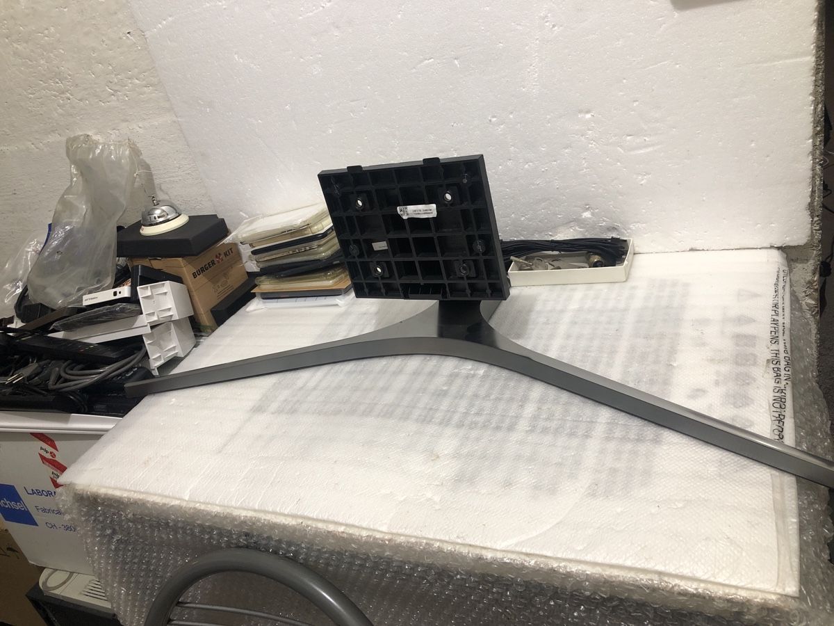 Samsung Supporti a parete: Standfuss tv Samsung – Usato da Biel-Bienne venduto da alos07
